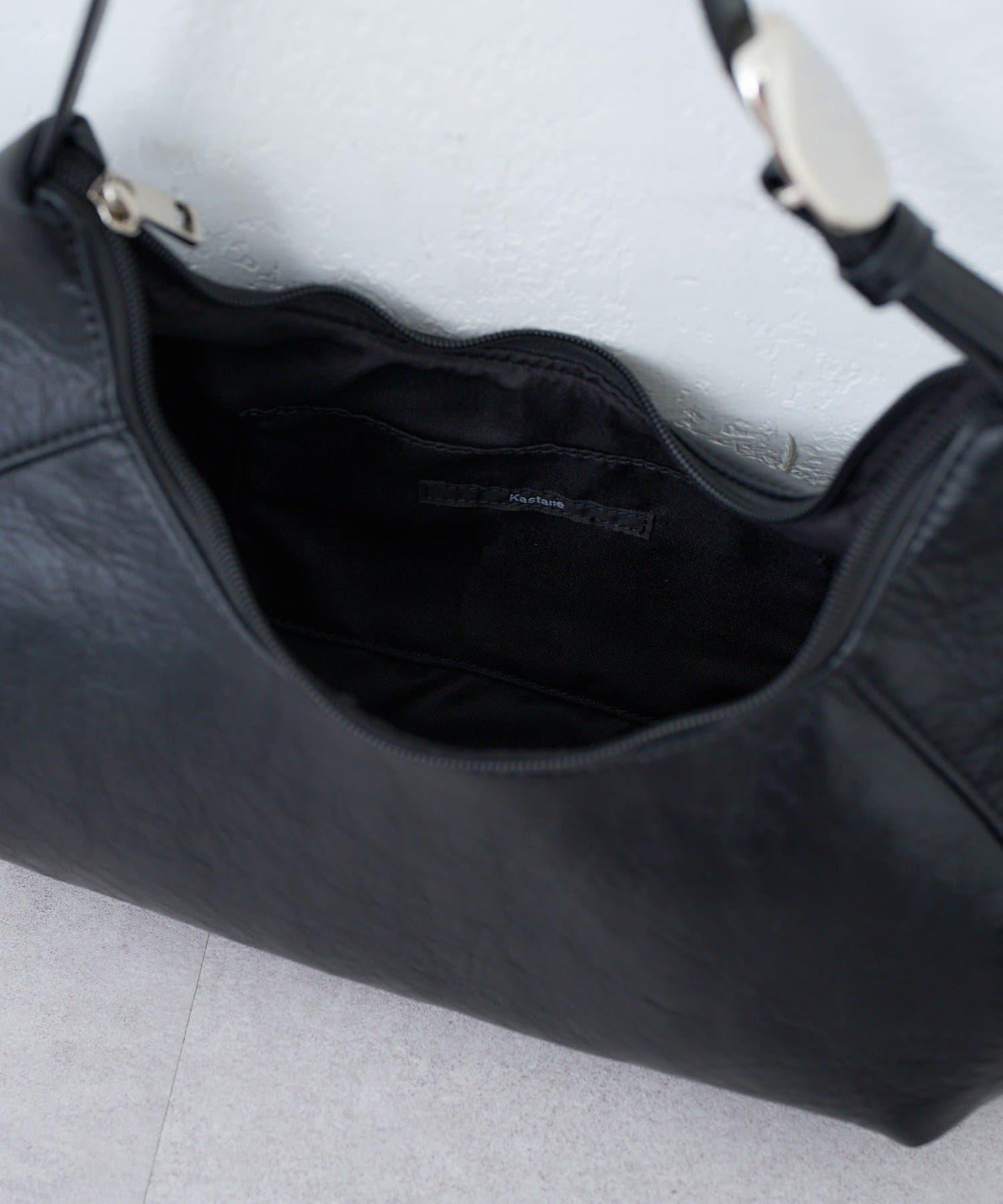 【2WAY/可收納500ml塑料瓶】半月造型單肩包