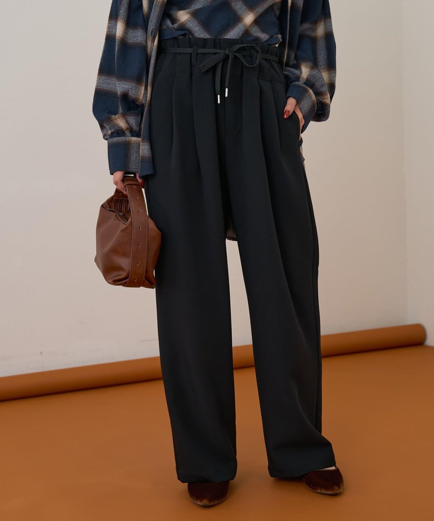 【收腰顯瘦!】附帶繫帶腰帶褶皺寬鬆休閒長褲