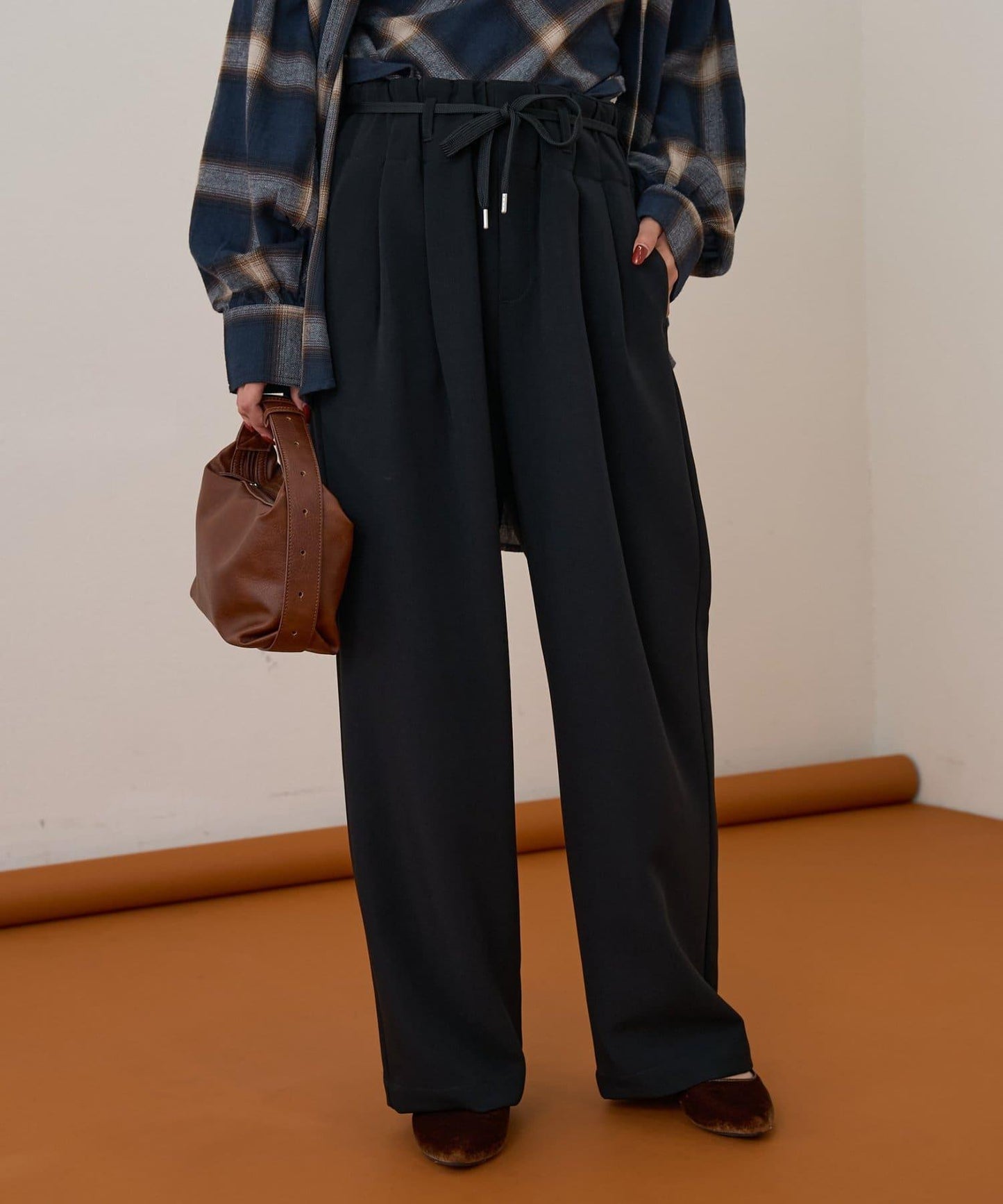 【收腰顯瘦!】附帶繫帶腰帶褶皺寬鬆休閒長褲