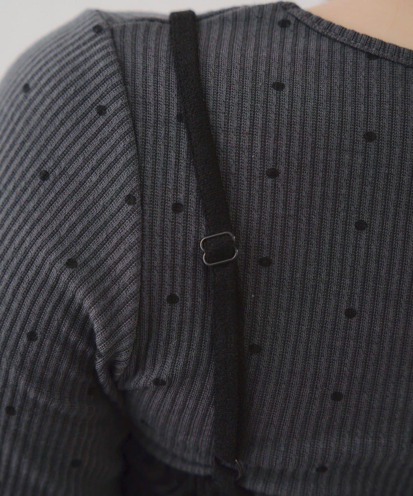 附項鍊頸圈設計顯身材【RMAF】不對稱下襬吊帶長款上衣