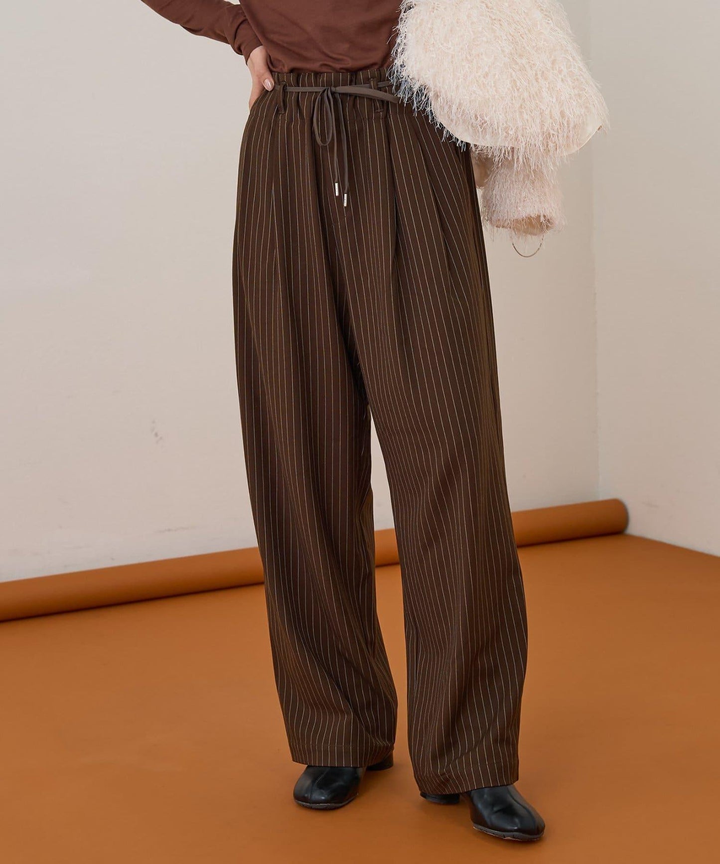 【收腰顯瘦!】附帶繫帶腰帶褶皺寬鬆休閒長褲