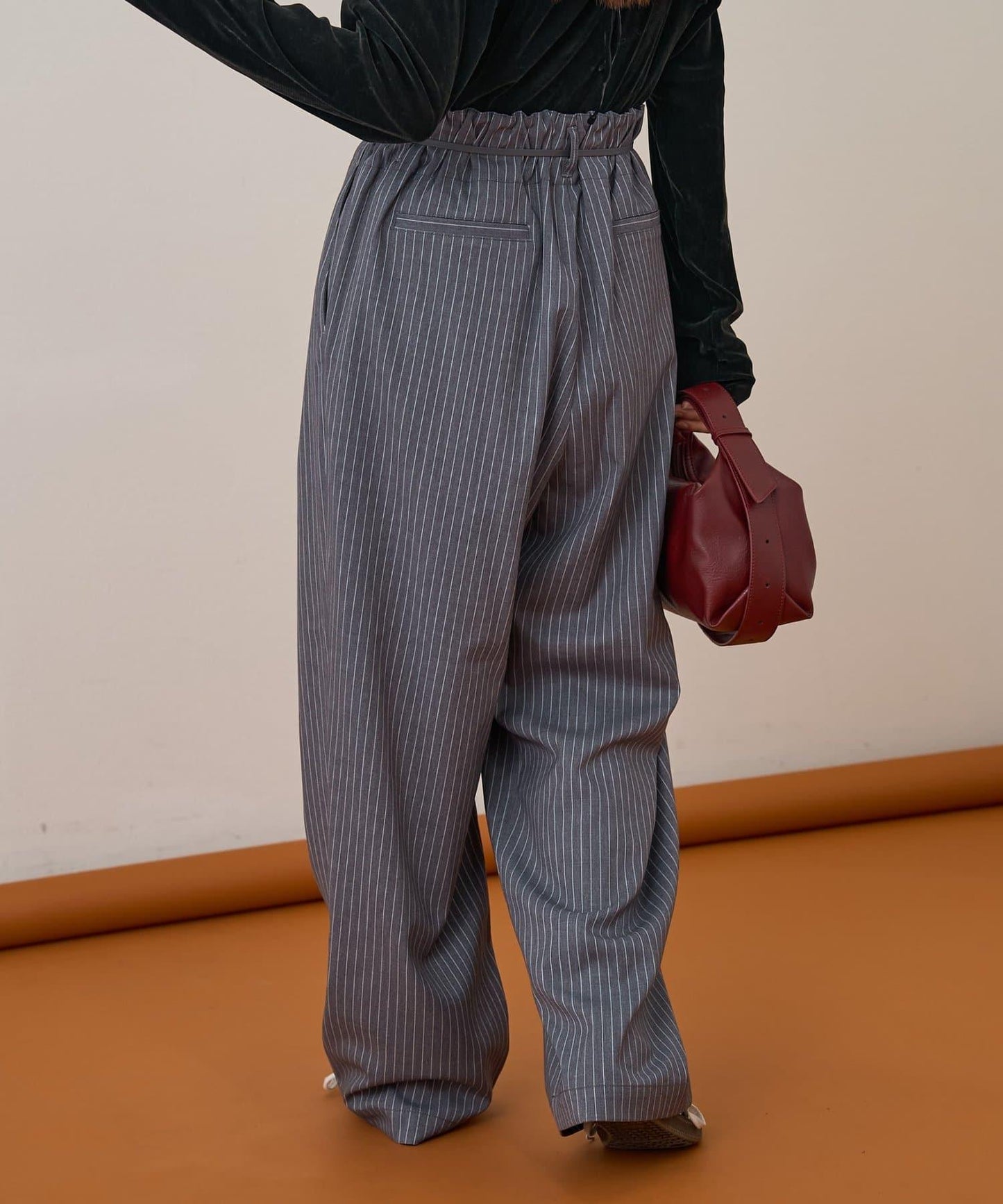 【收腰顯瘦!】附帶繫帶腰帶褶皺寬鬆休閒長褲