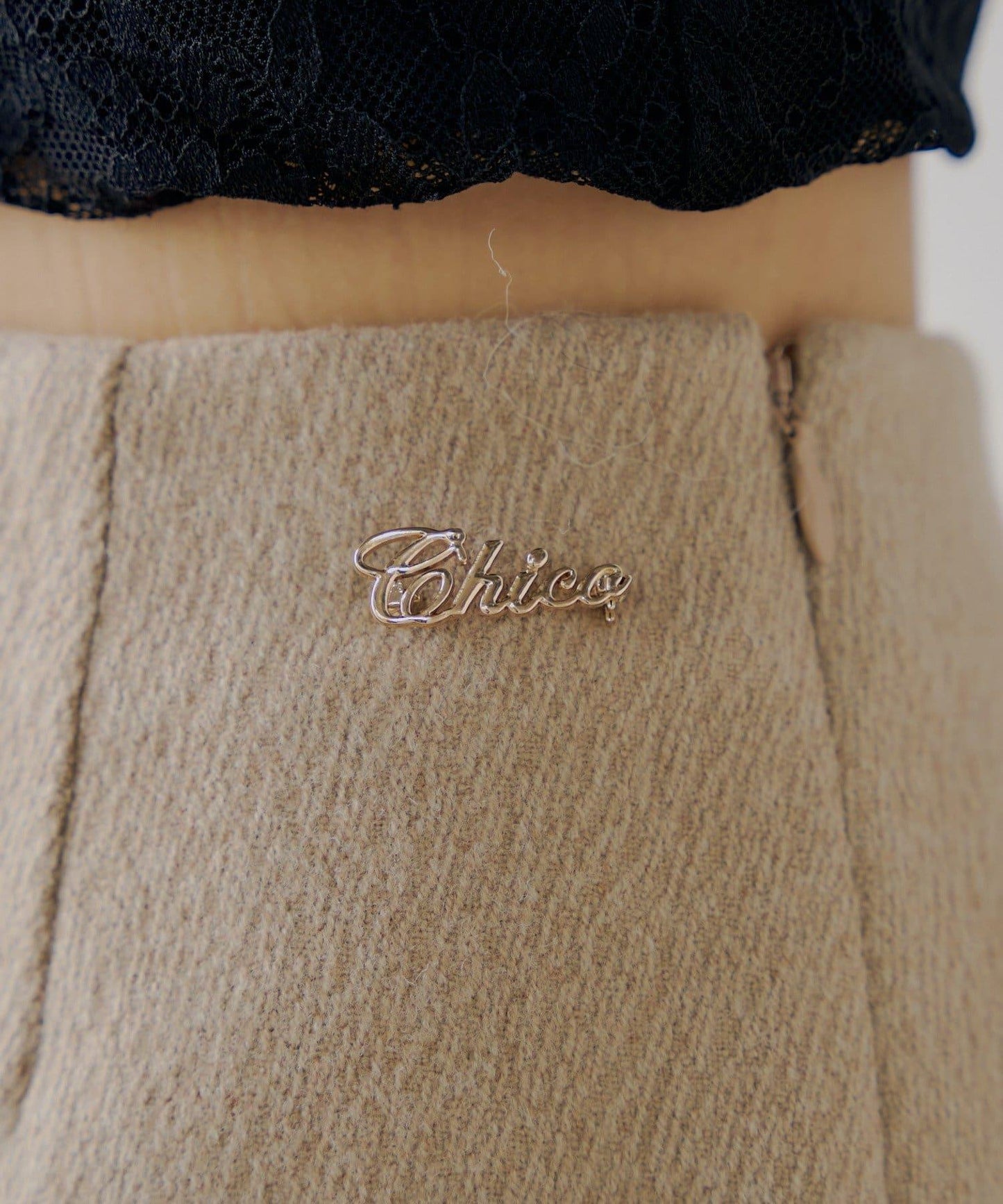 帶胸針裝飾短款休閒短褲