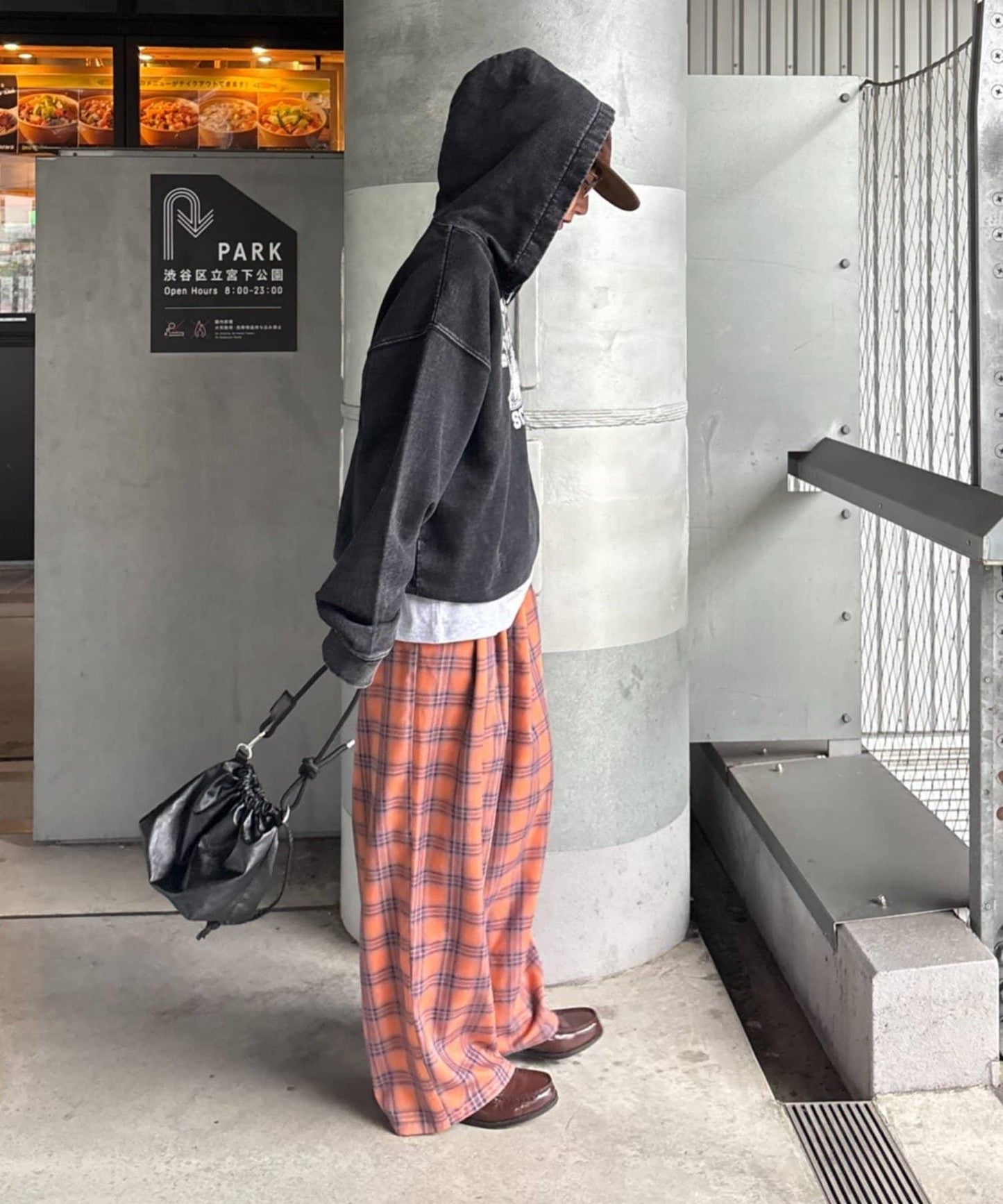 法蘭絨格紋褶皺寬鬆闊腿褲