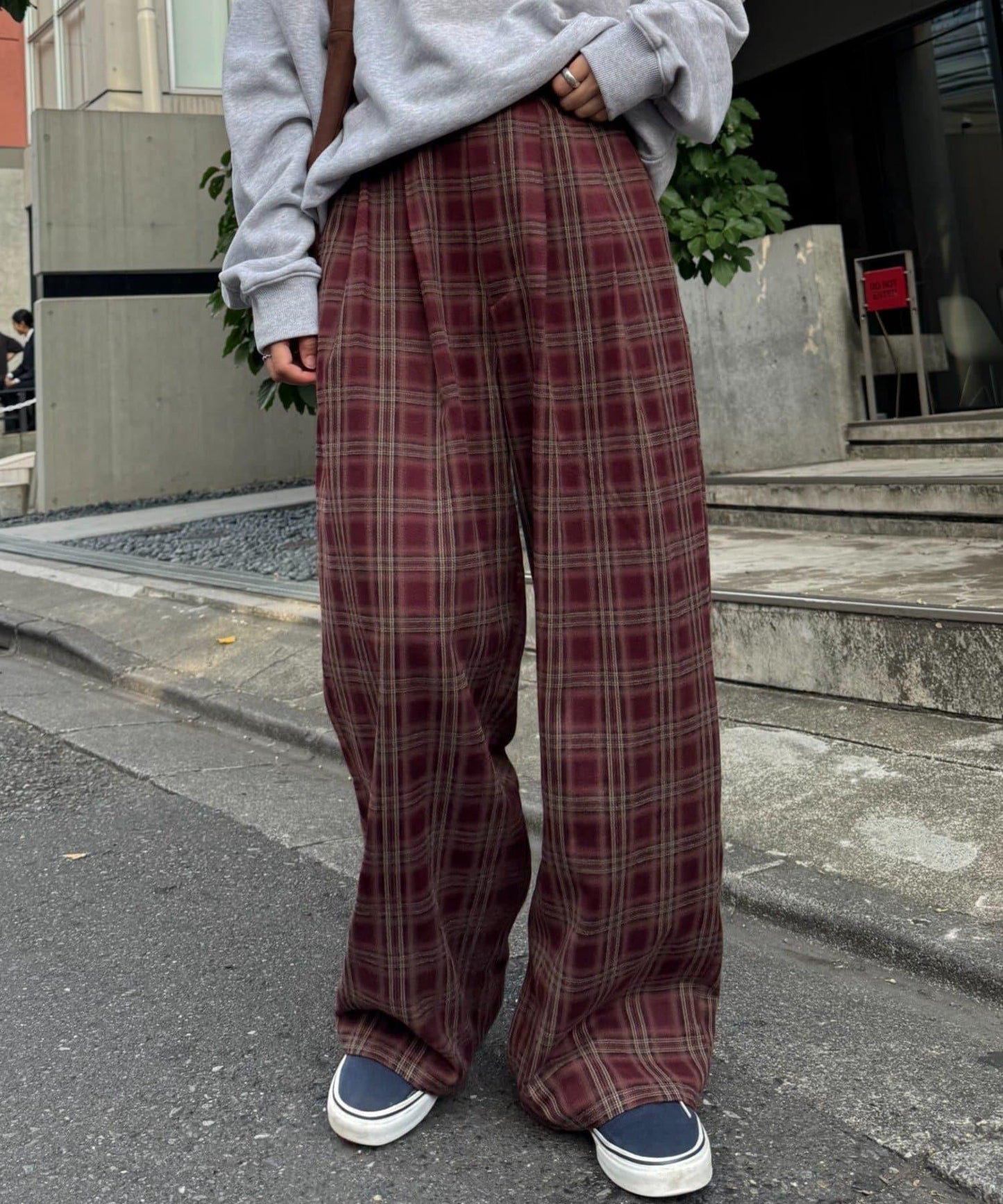 法蘭絨格紋褶皺寬鬆闊腿褲