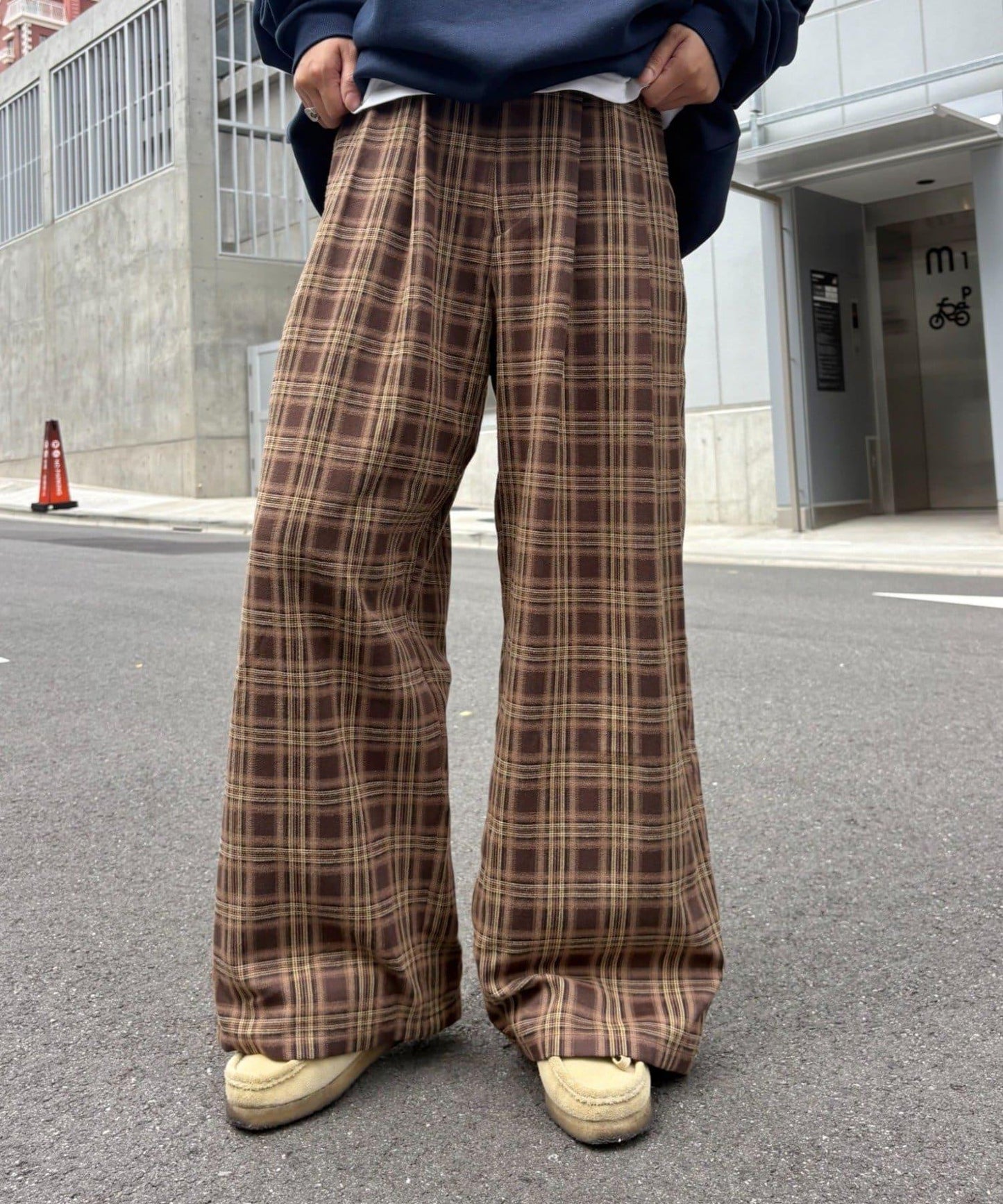 法蘭絨格紋褶皺寬鬆闊腿褲