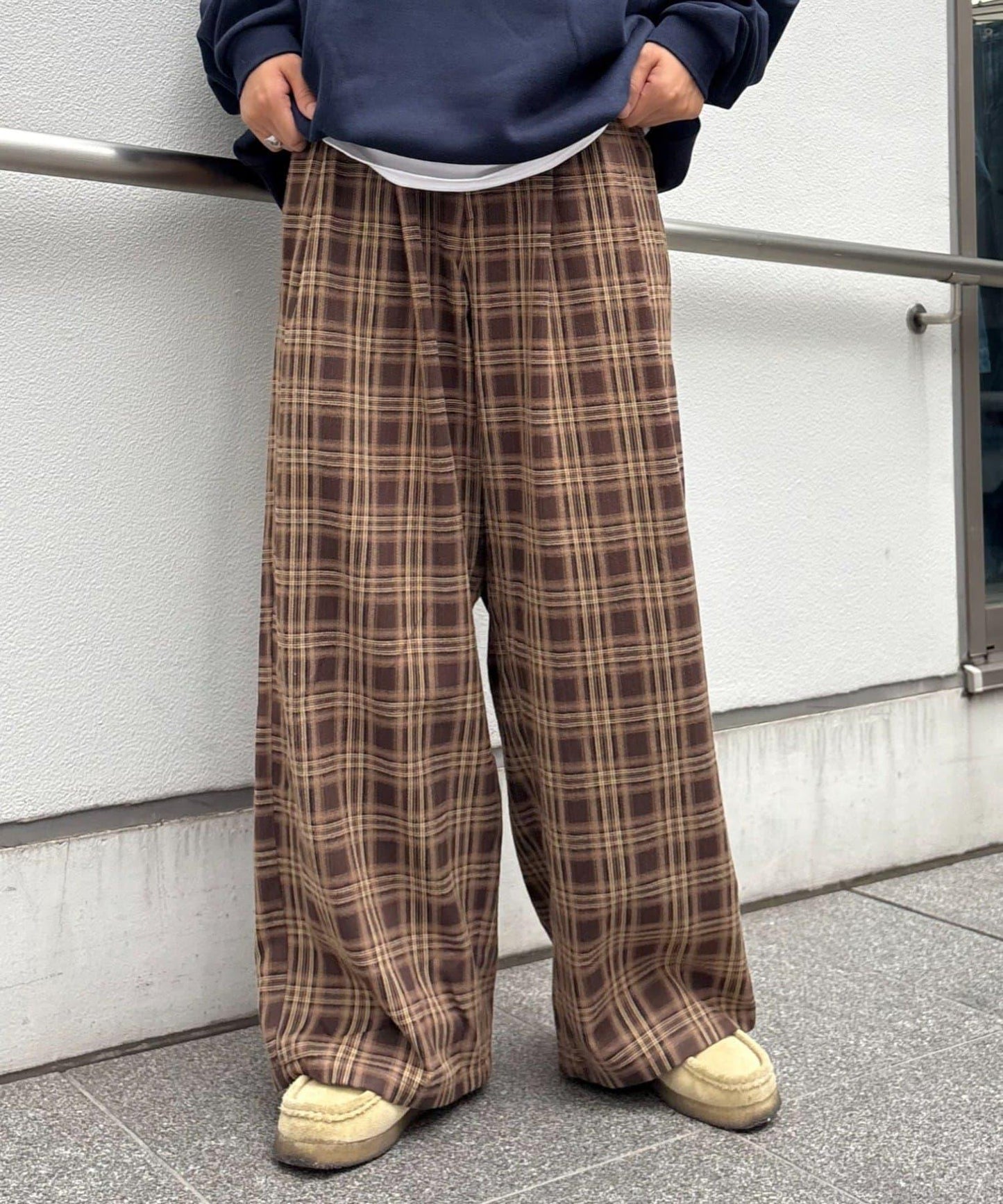 法蘭絨格紋褶皺寬鬆闊腿褲