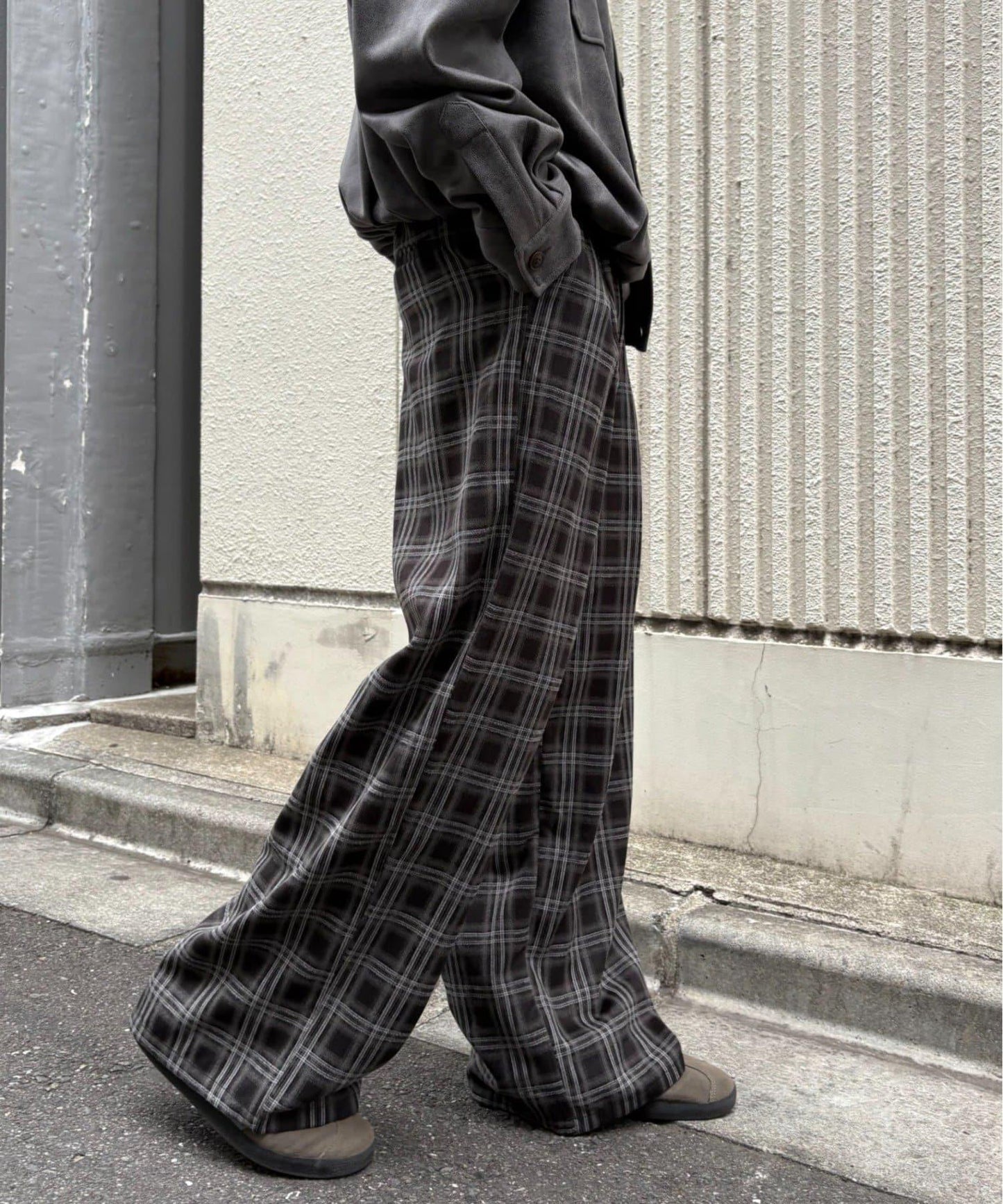 法蘭絨格紋褶皺寬鬆闊腿褲