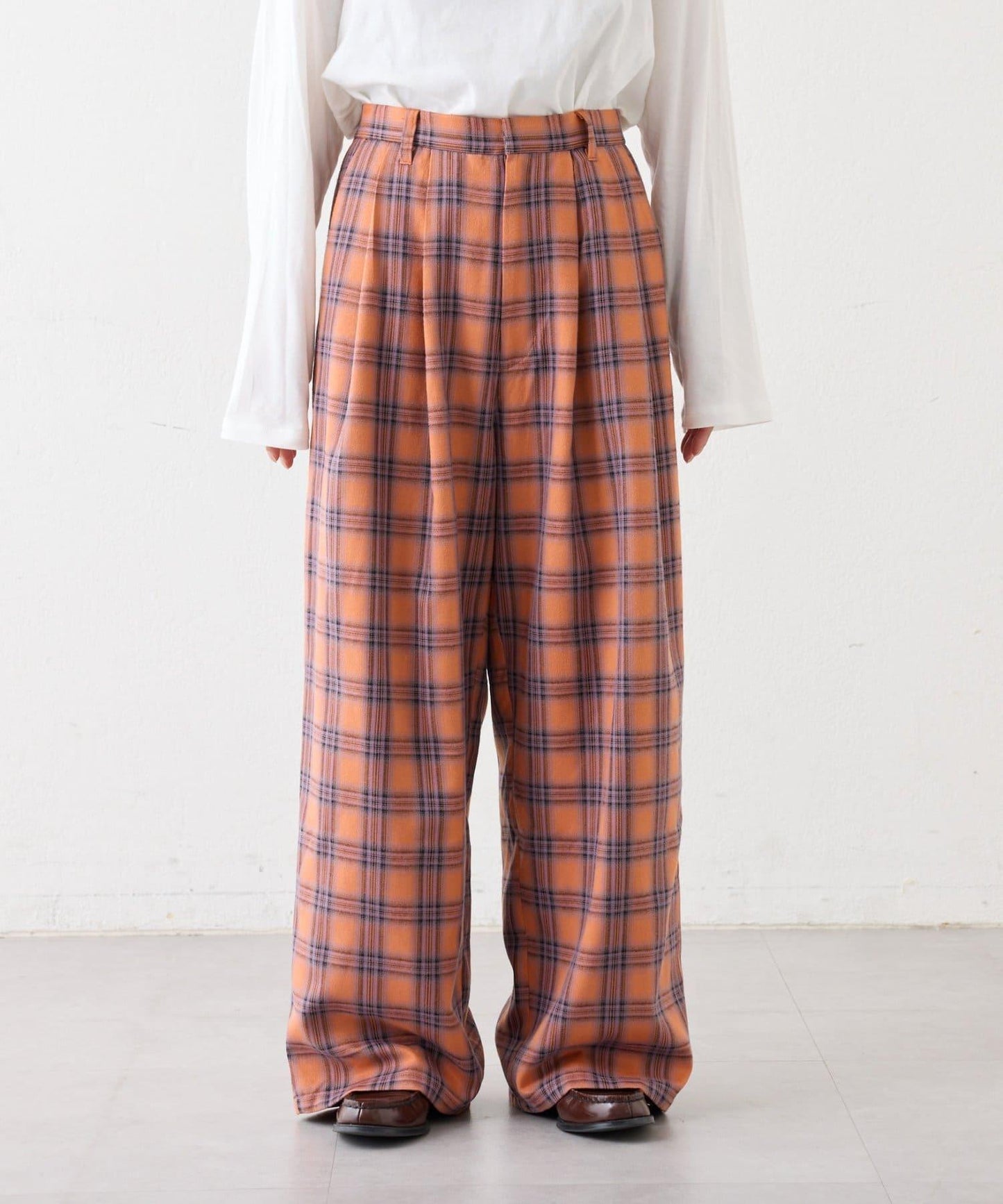 法蘭絨格紋褶皺寬鬆闊腿褲