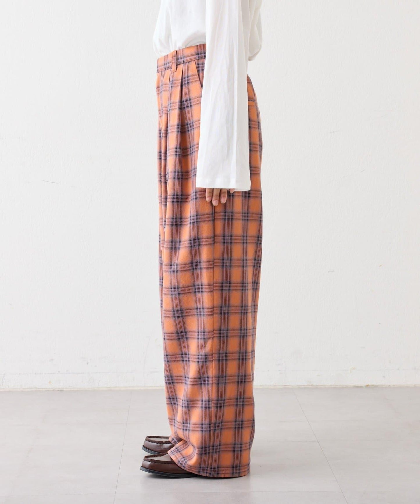 法蘭絨格紋褶皺寬鬆闊腿褲