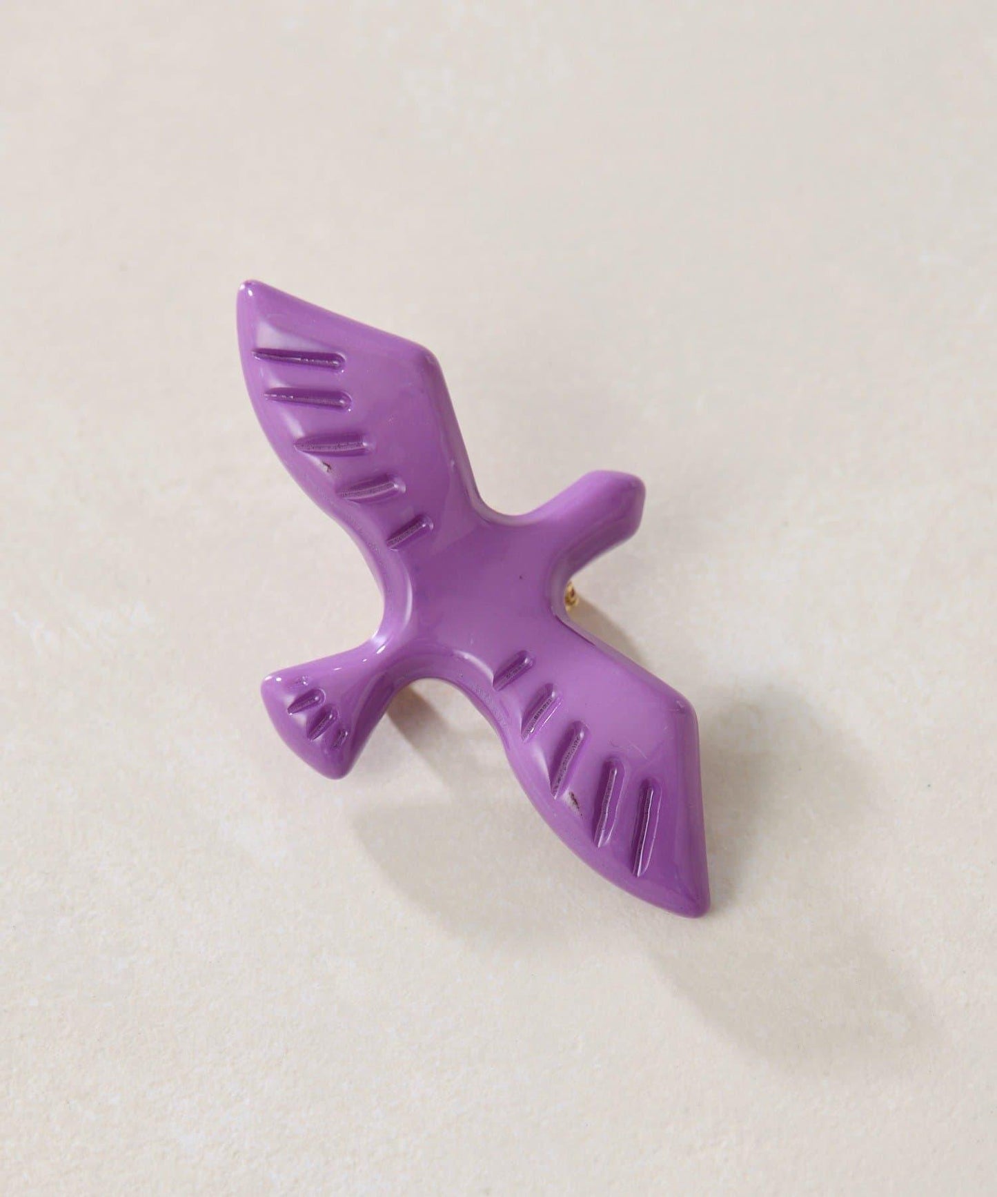 展翅飛翔鳥胸針