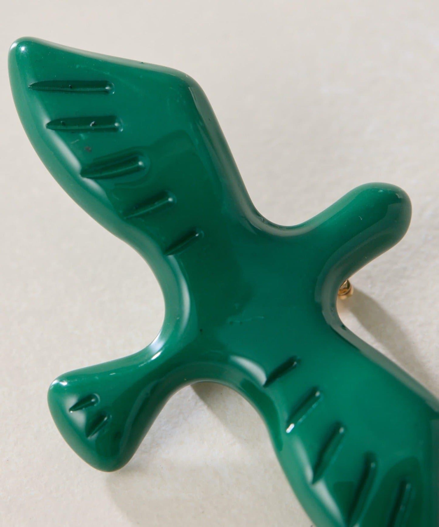 展翅飛翔鳥胸針