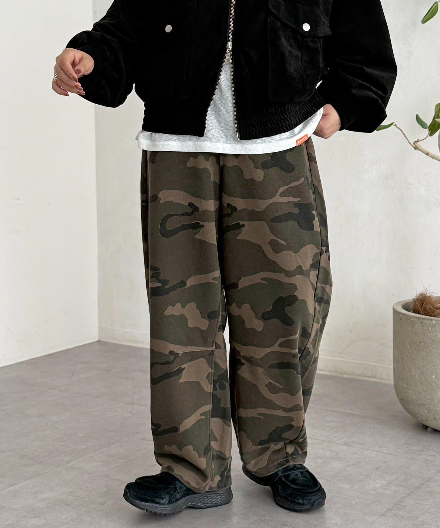 加絨彎曲運動褲