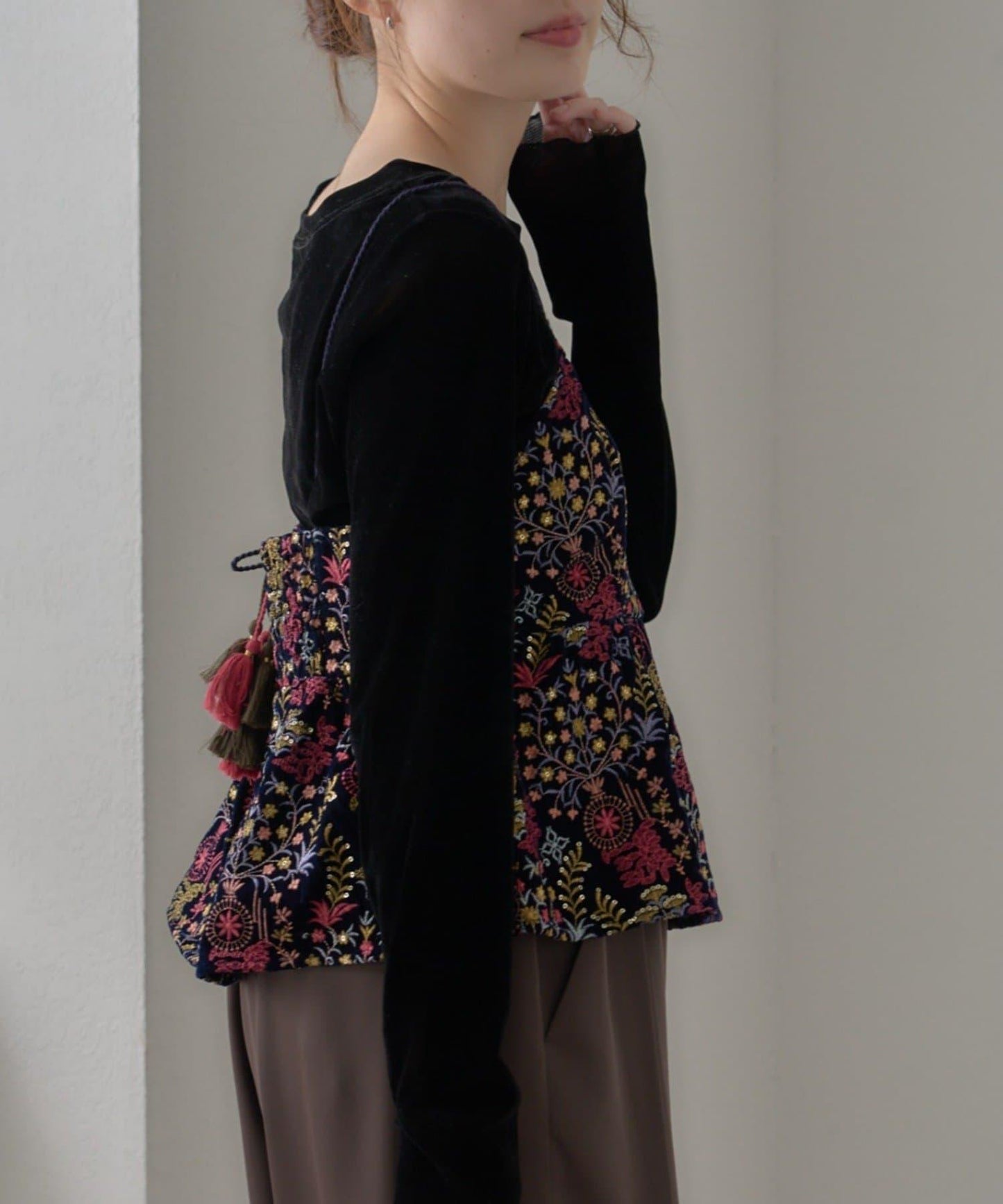【aguni】天鵝絨刺繡吊帶背心