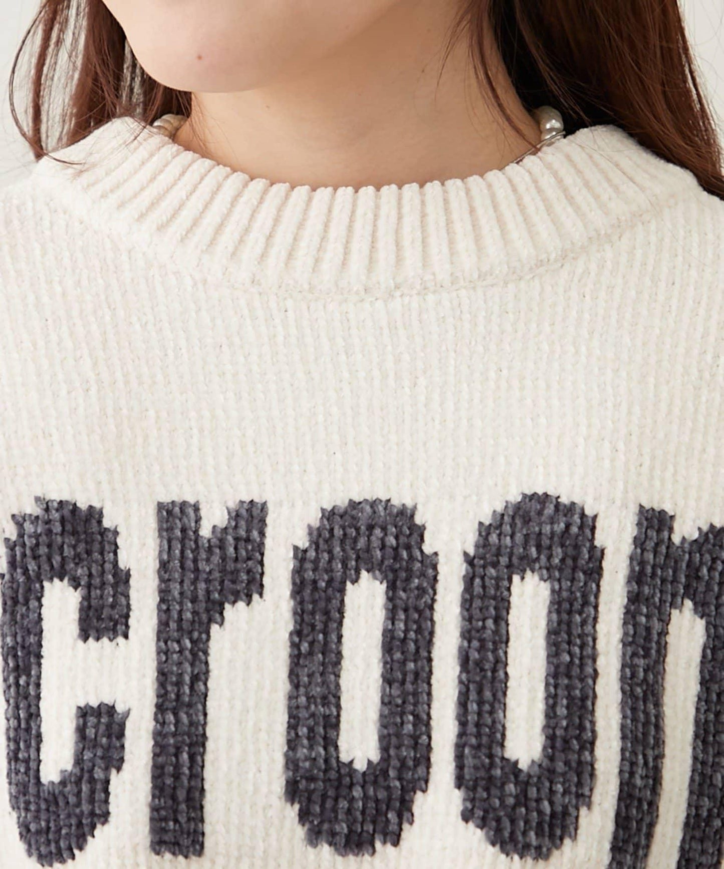 天鵝絨毛線標誌針織衫