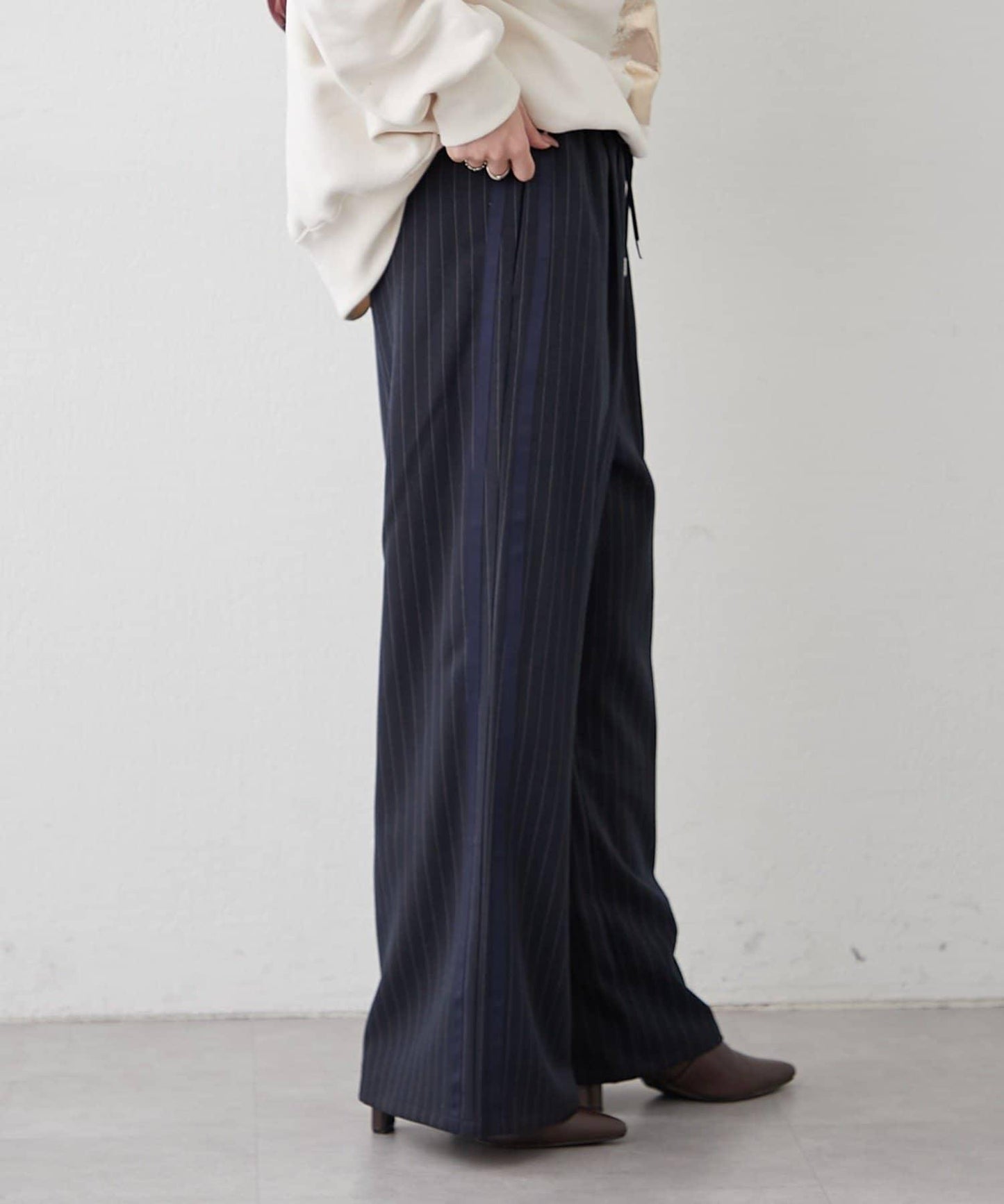 【NUNIFE】細條紋休閒褲