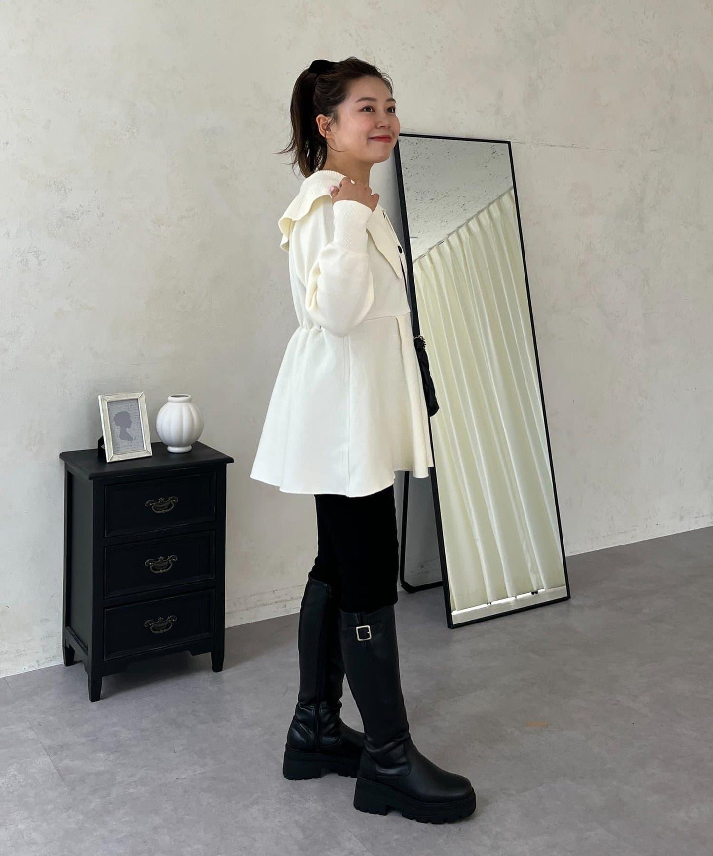 【MOMO】大翻領荷葉邊針織上衣