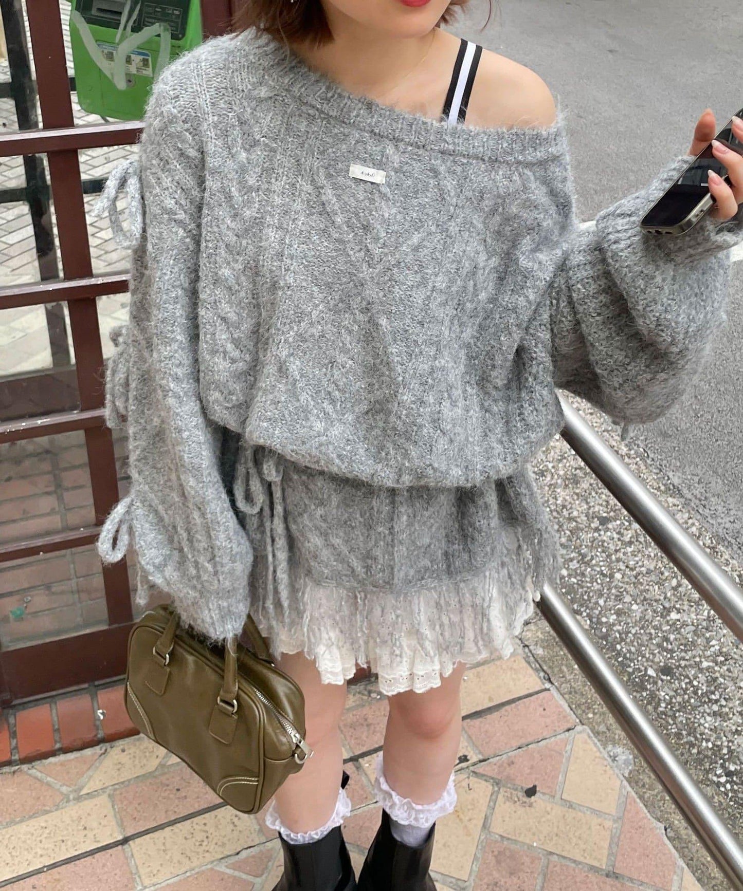 【あやっち(@_acoba_)企畫】麻花編織蝴蝶結流蘇一字肩針織衫