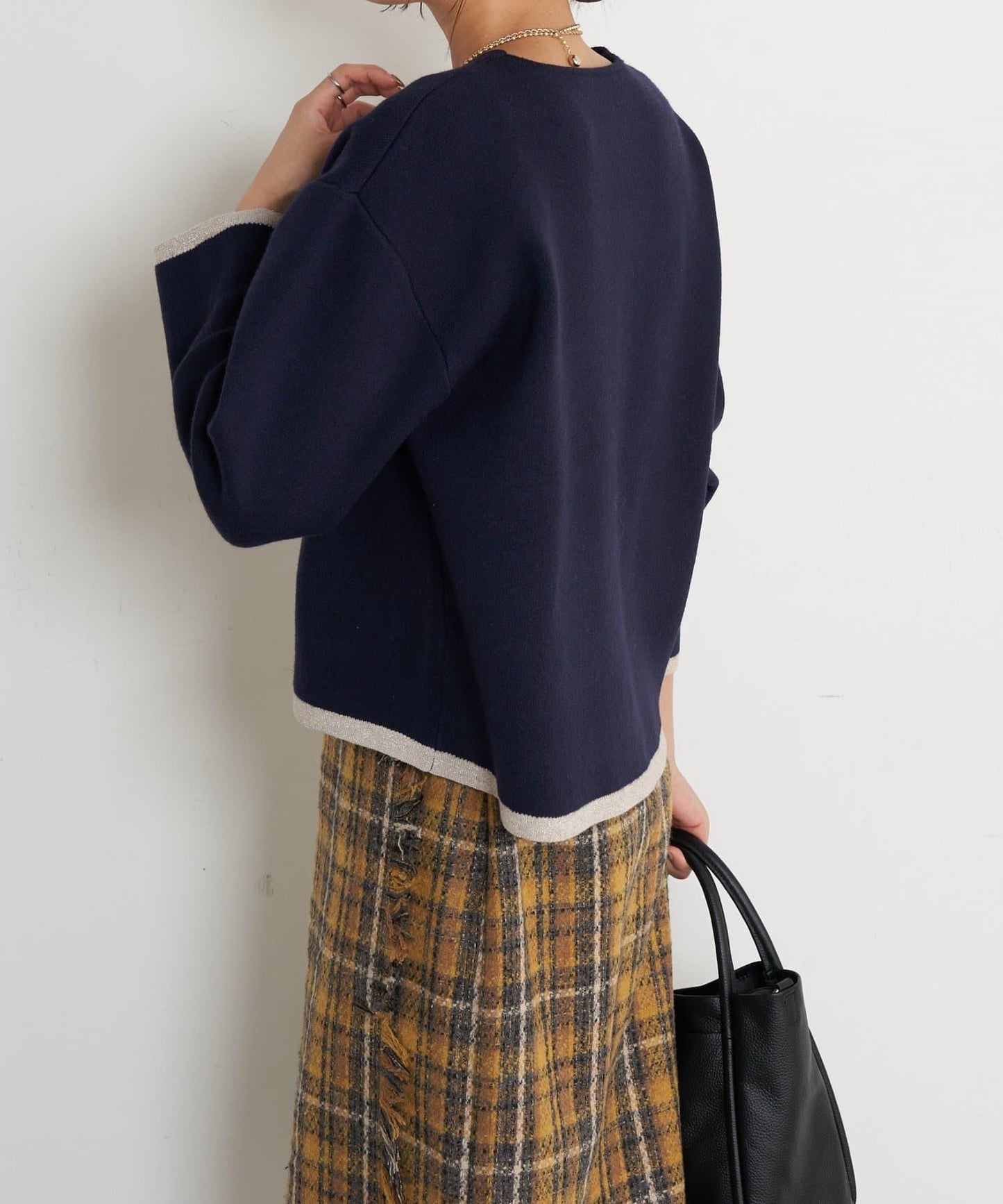 亮絲線V領針織衫