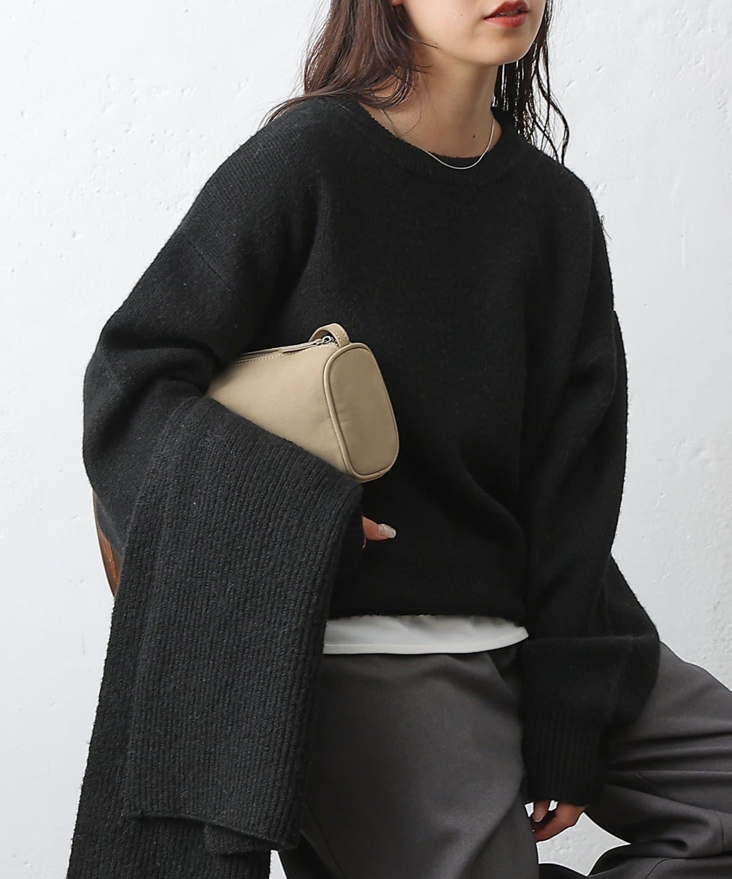 圓領針織衫配圍巾