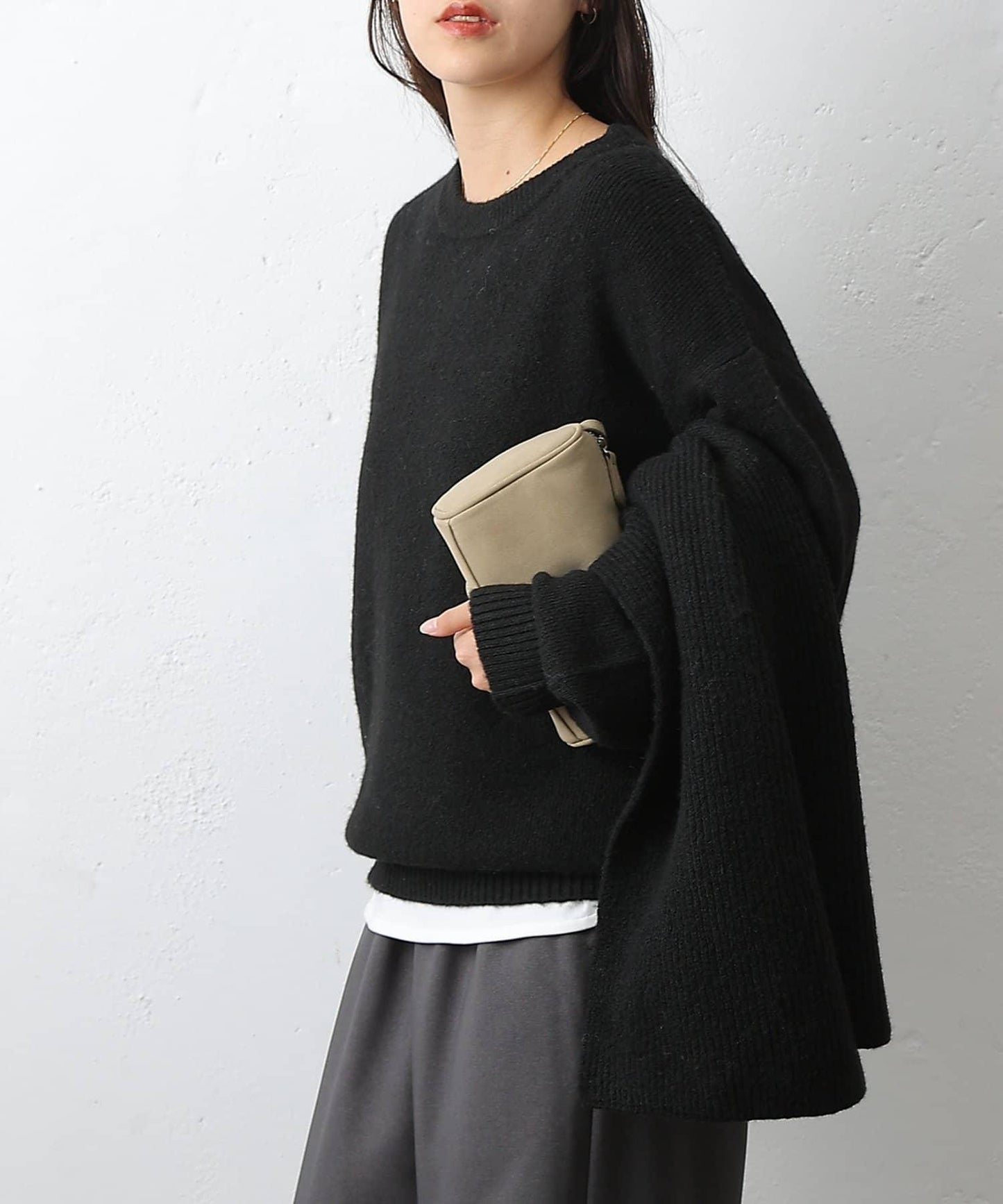 圓領針織衫配圍巾