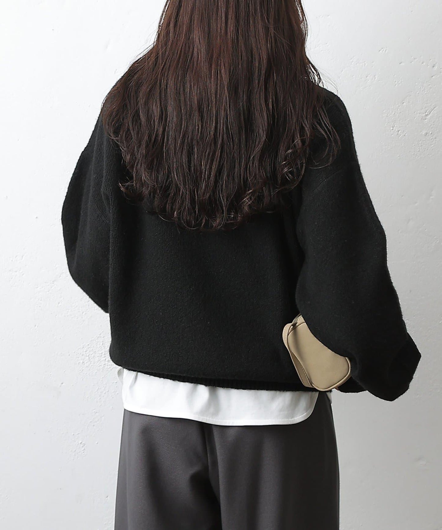 圓領針織衫配圍巾