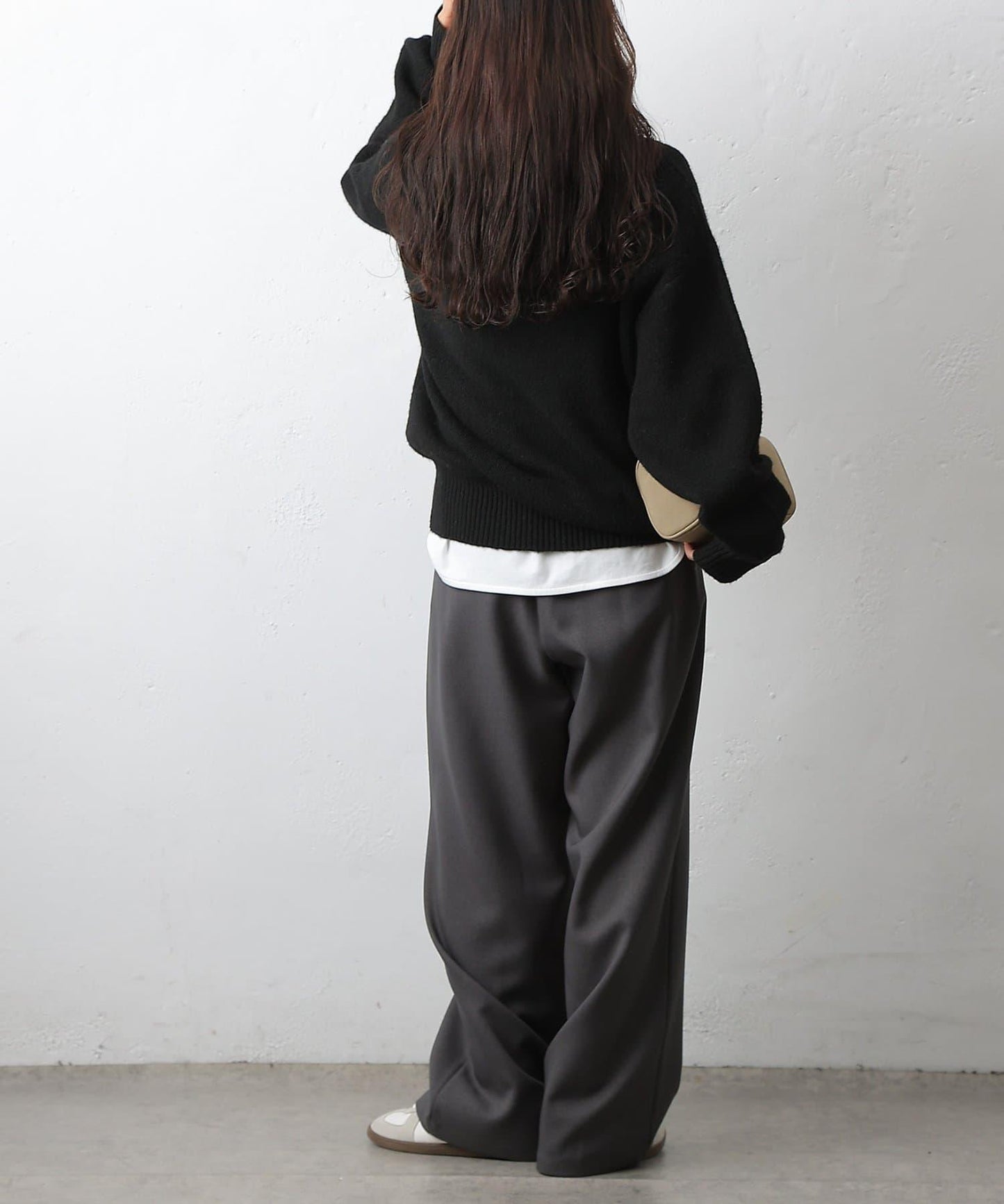 圓領針織衫配圍巾