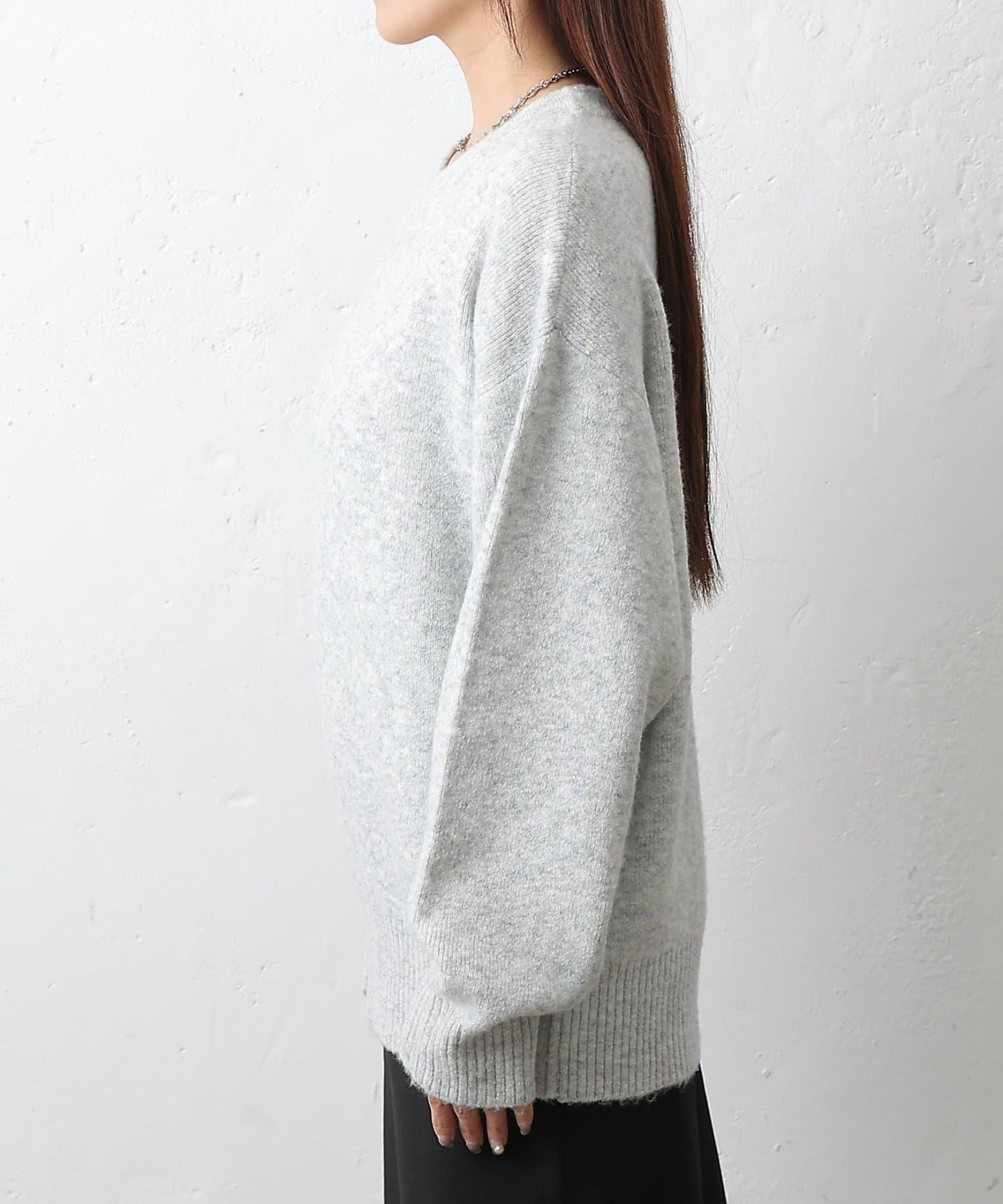 圓領針織衫配圍巾