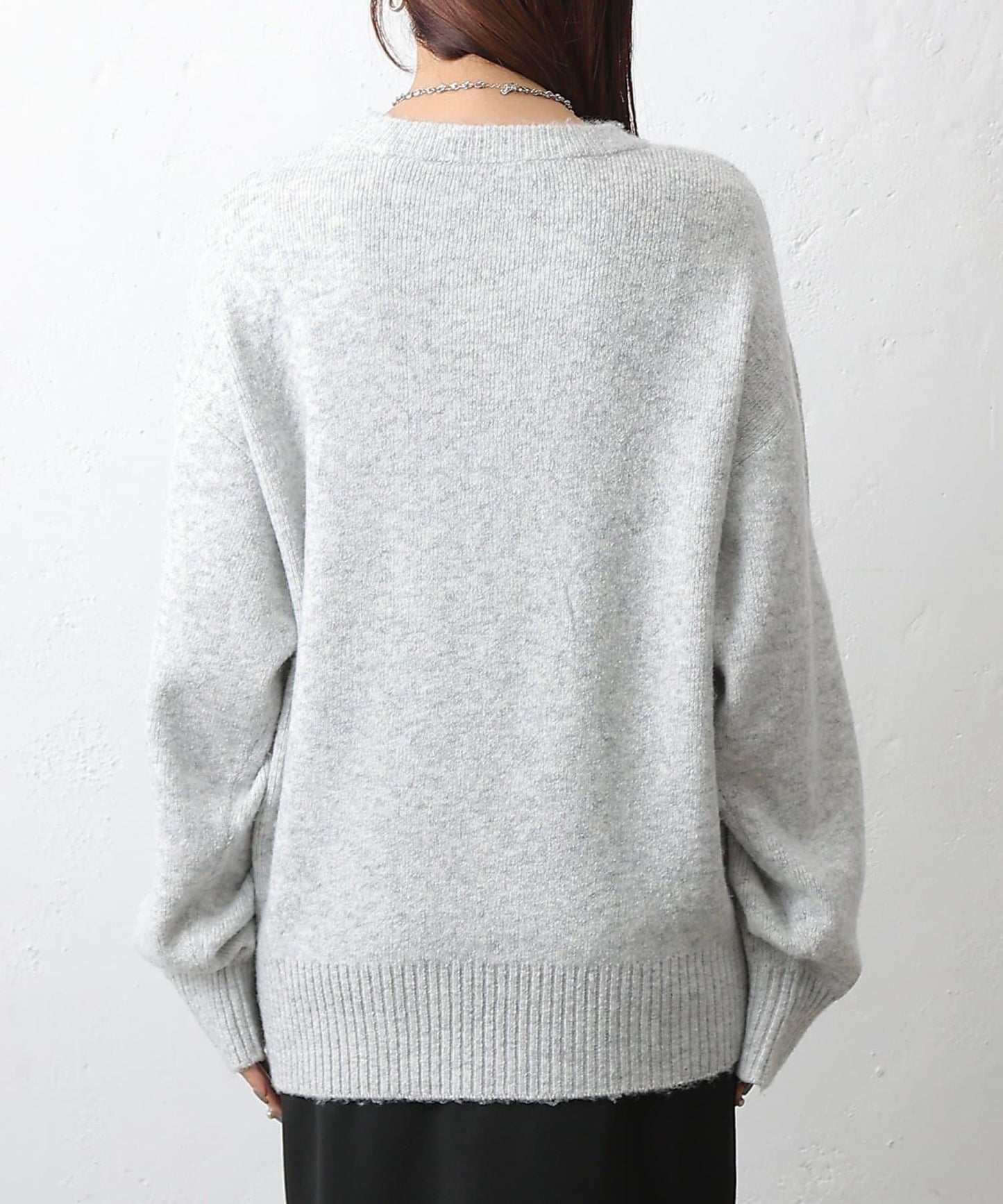 圓領針織衫配圍巾