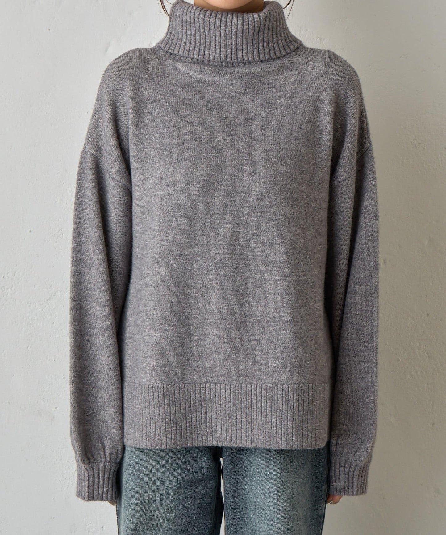 寬鬆柔軟高領針織衫