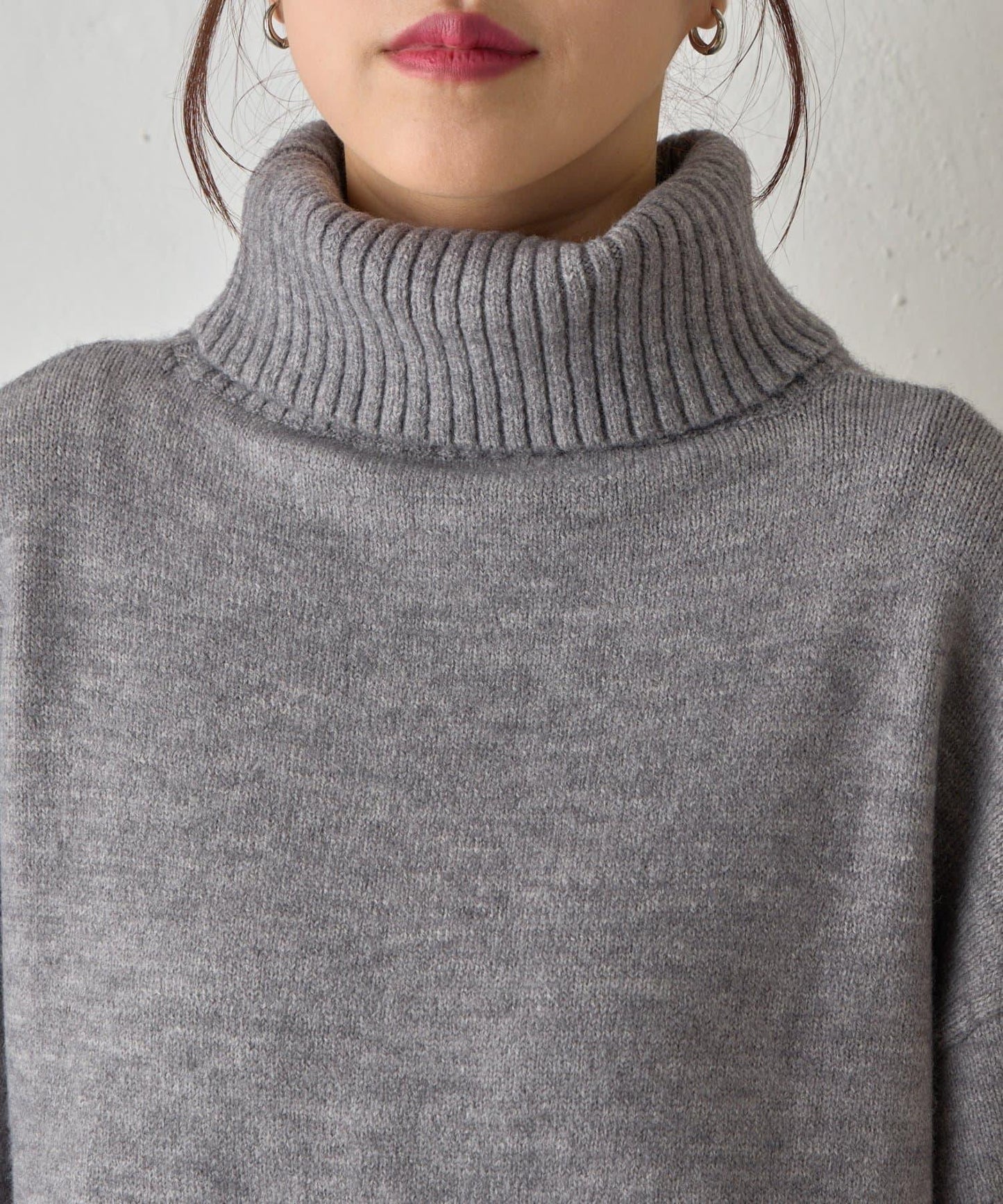 寬鬆柔軟高領針織衫