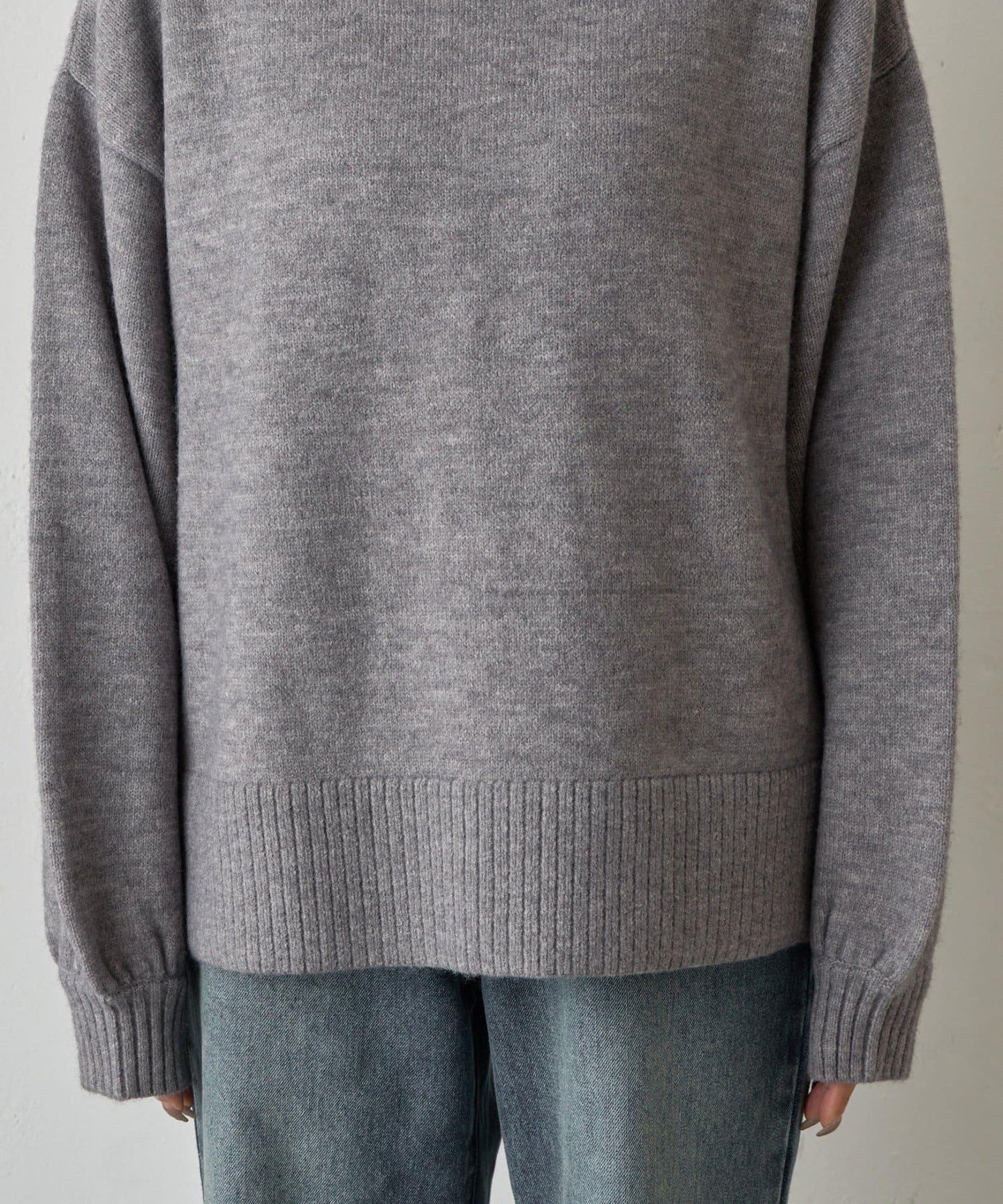 寬鬆柔軟高領針織衫