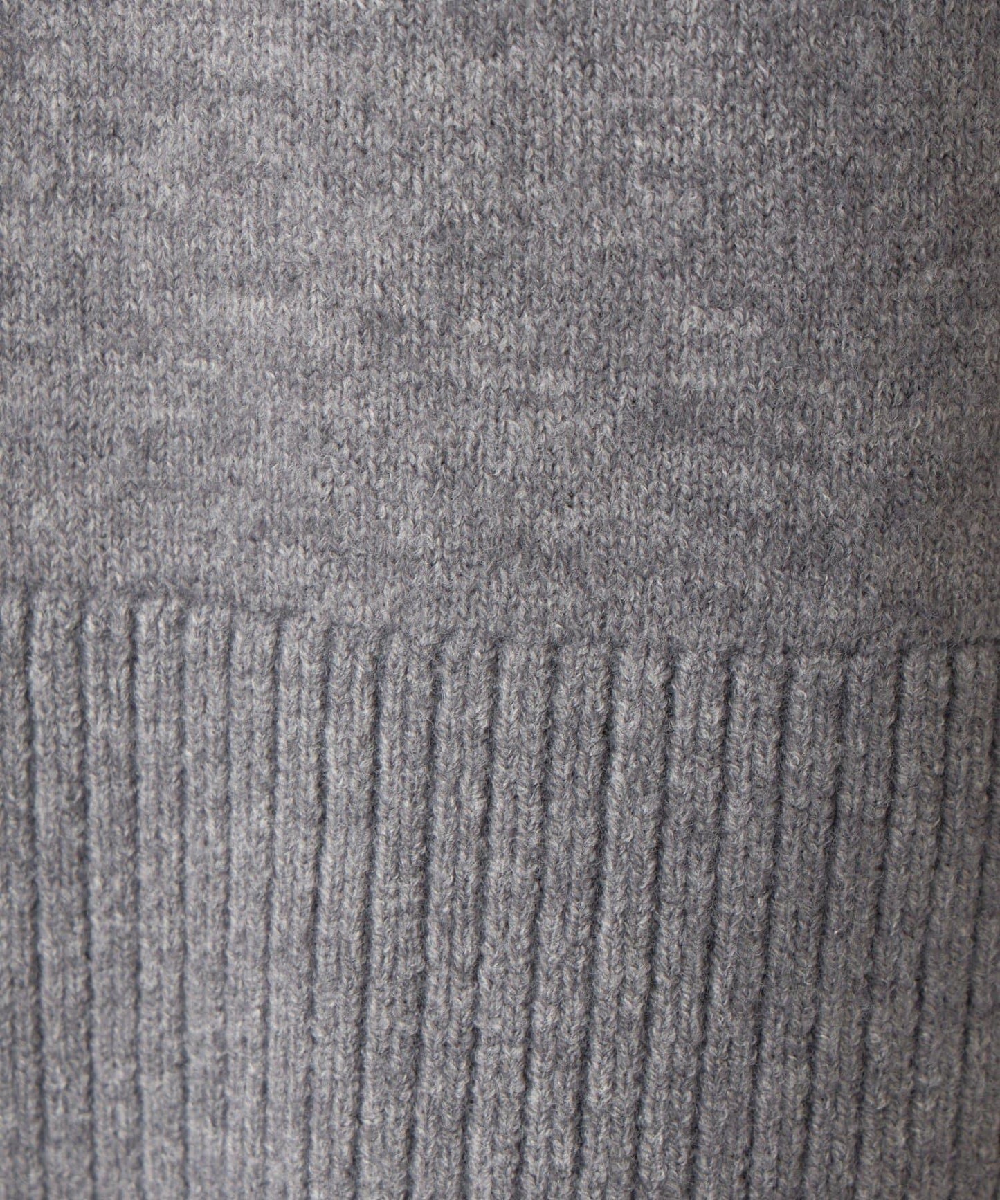 寬鬆柔軟高領針織衫