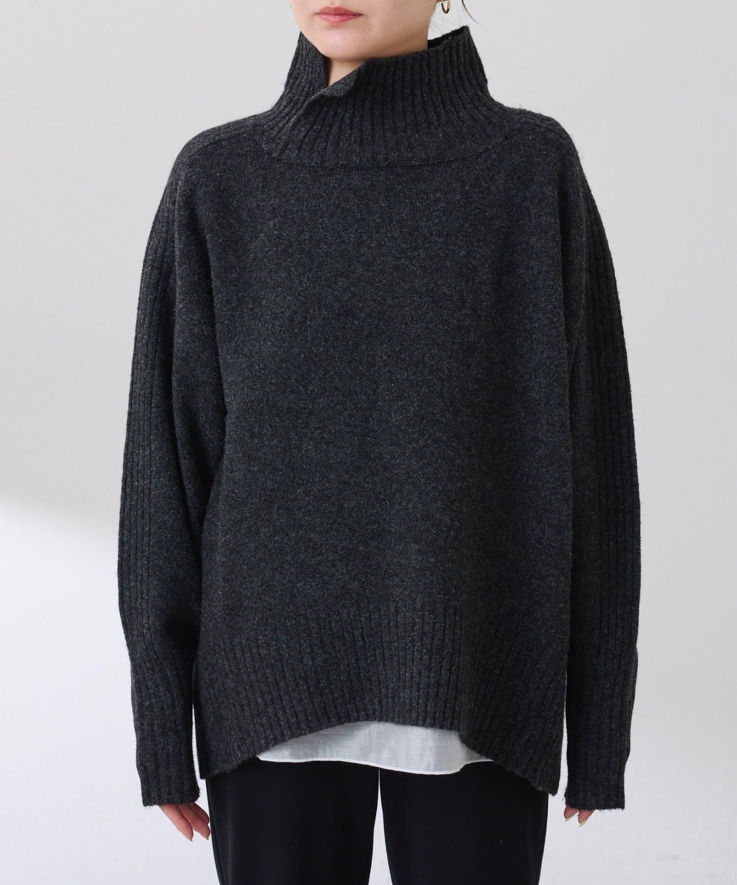 【可水洗針織】羊毛混紡開叉高領針織衫