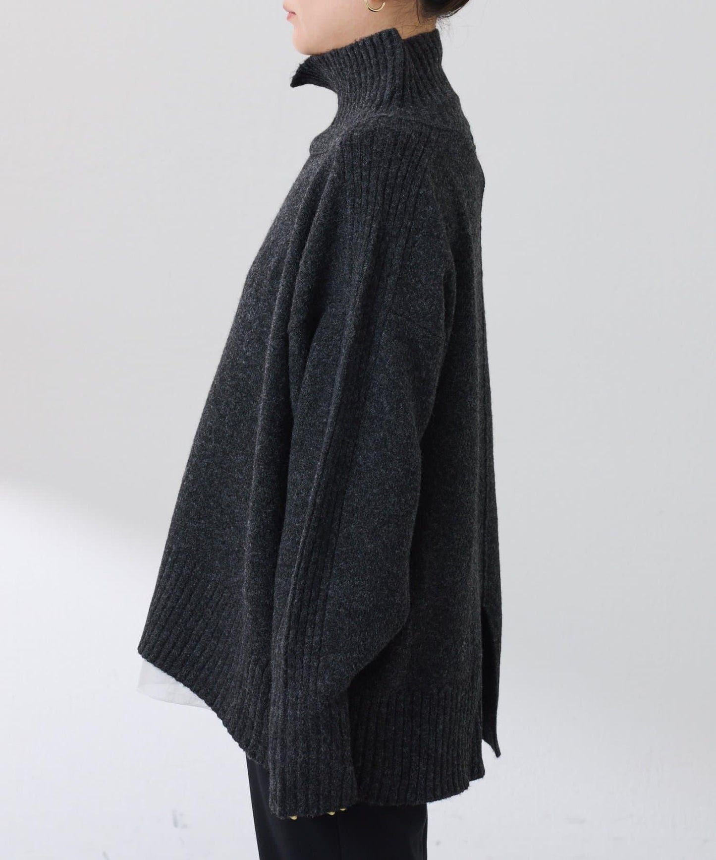 【可水洗針織】羊毛混紡開叉高領針織衫