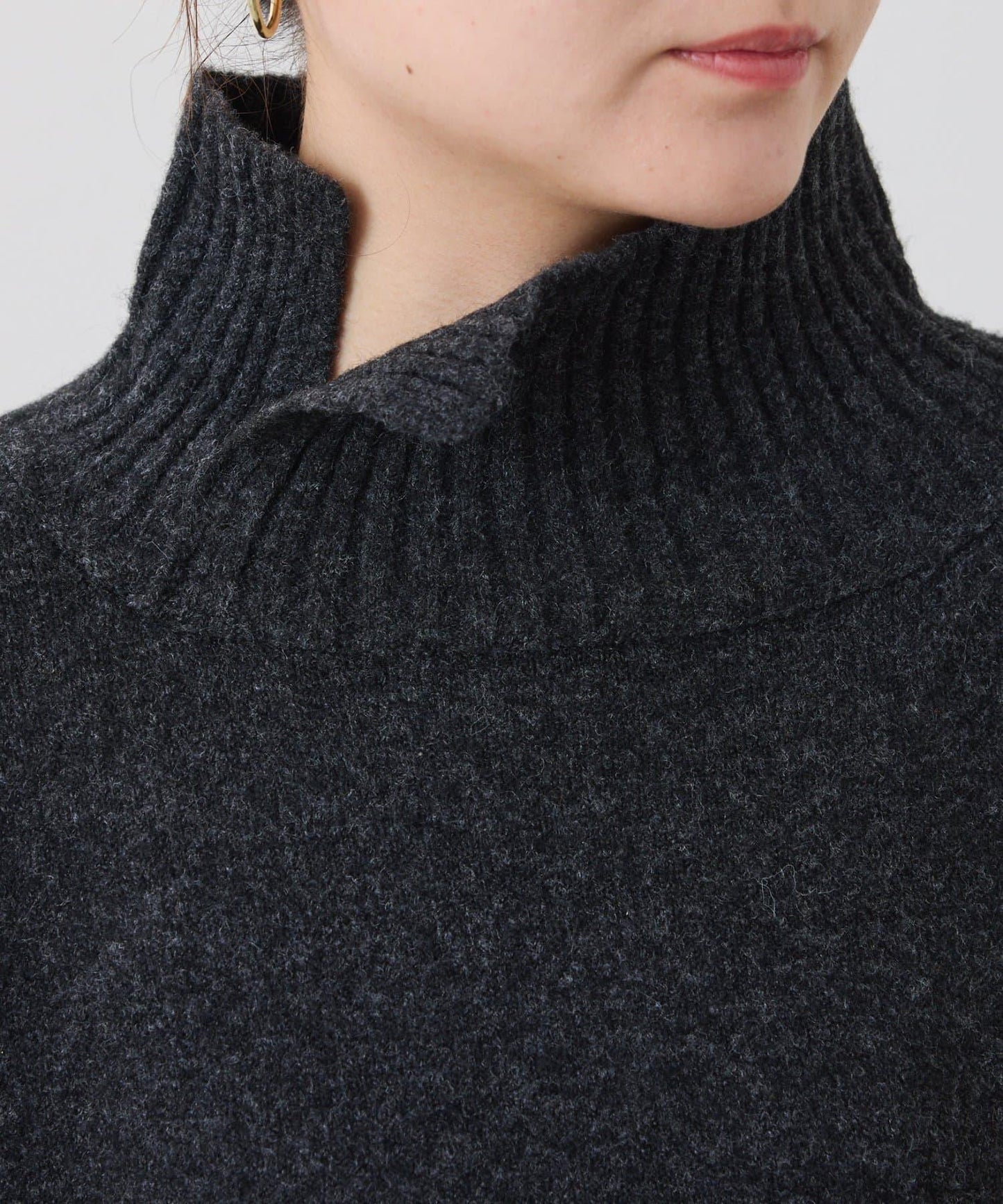 【可水洗針織】羊毛混紡開叉高領針織衫