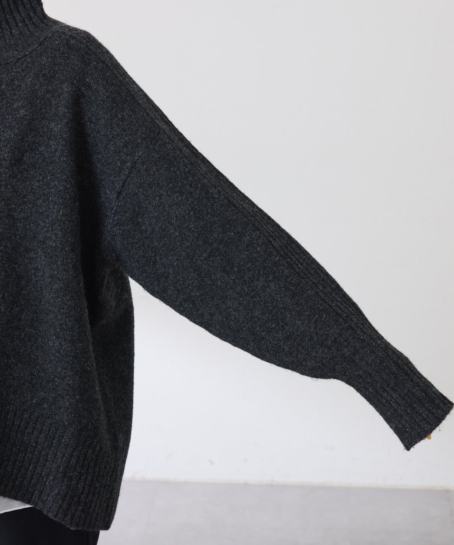 【可水洗針織】羊毛混紡開叉高領針織衫