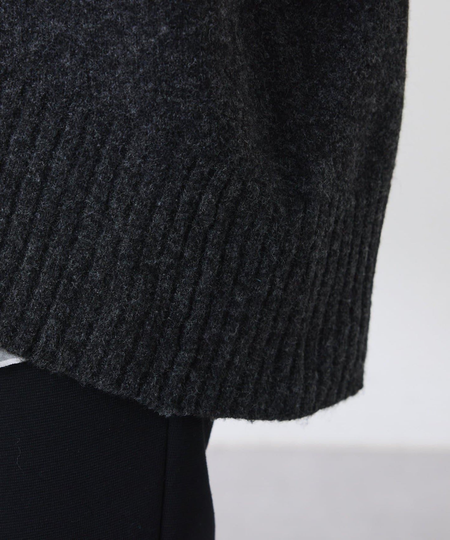 【可水洗針織】羊毛混紡開叉高領針織衫