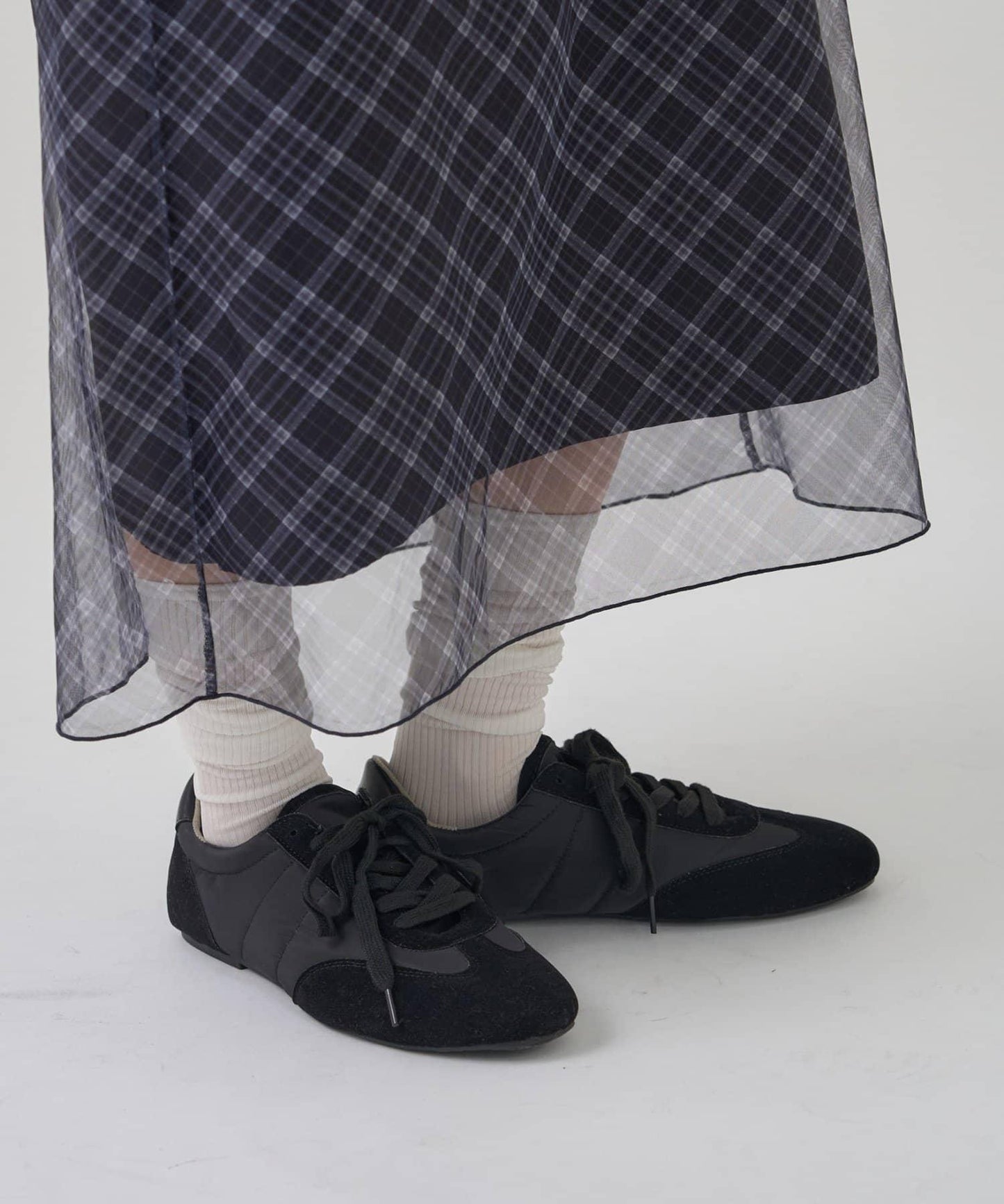 緞面拼接休閒運動鞋