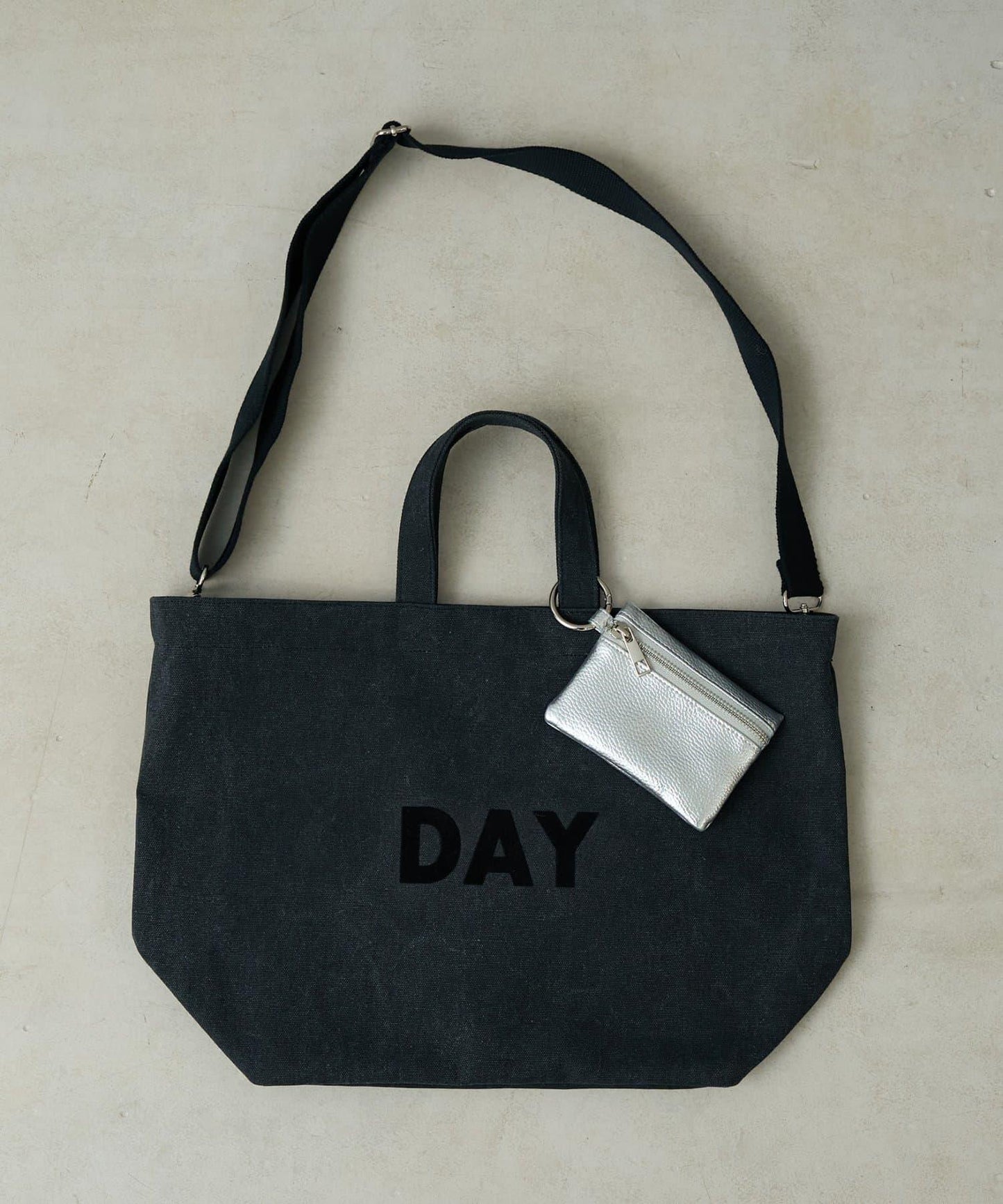 帆布植絨字母托特包