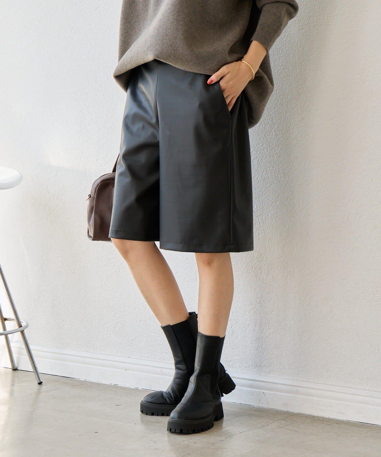 【帥氣穿搭】仿皮半身短褲