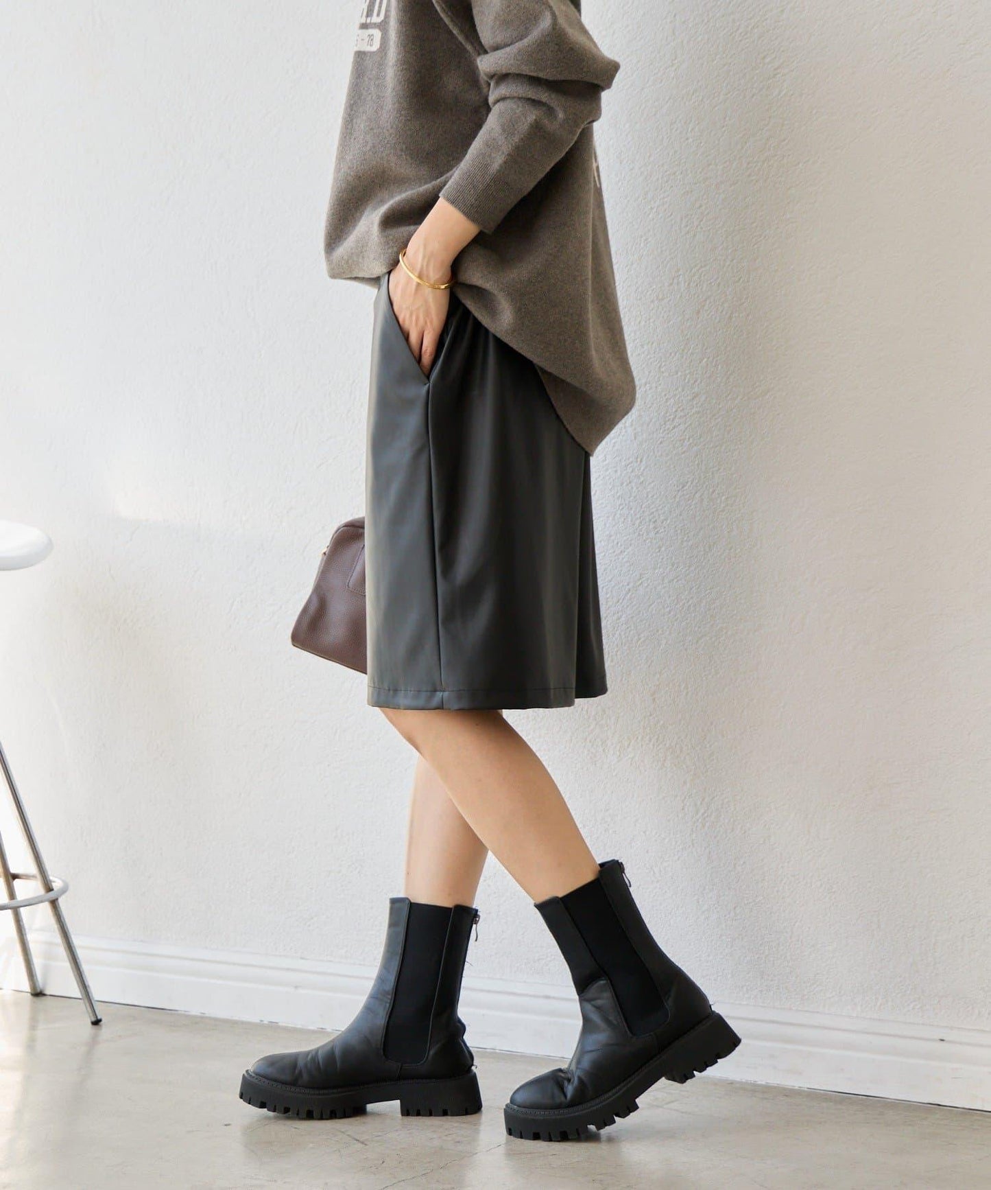 【帥氣穿搭】仿皮半身短褲