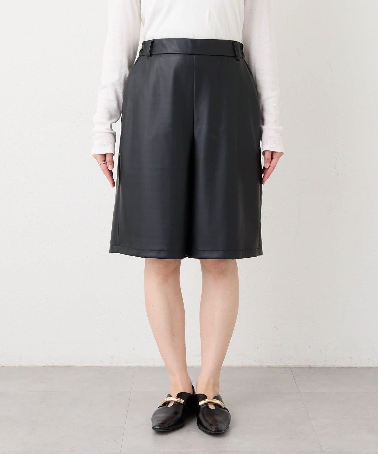 【帥氣穿搭】仿皮半身短褲