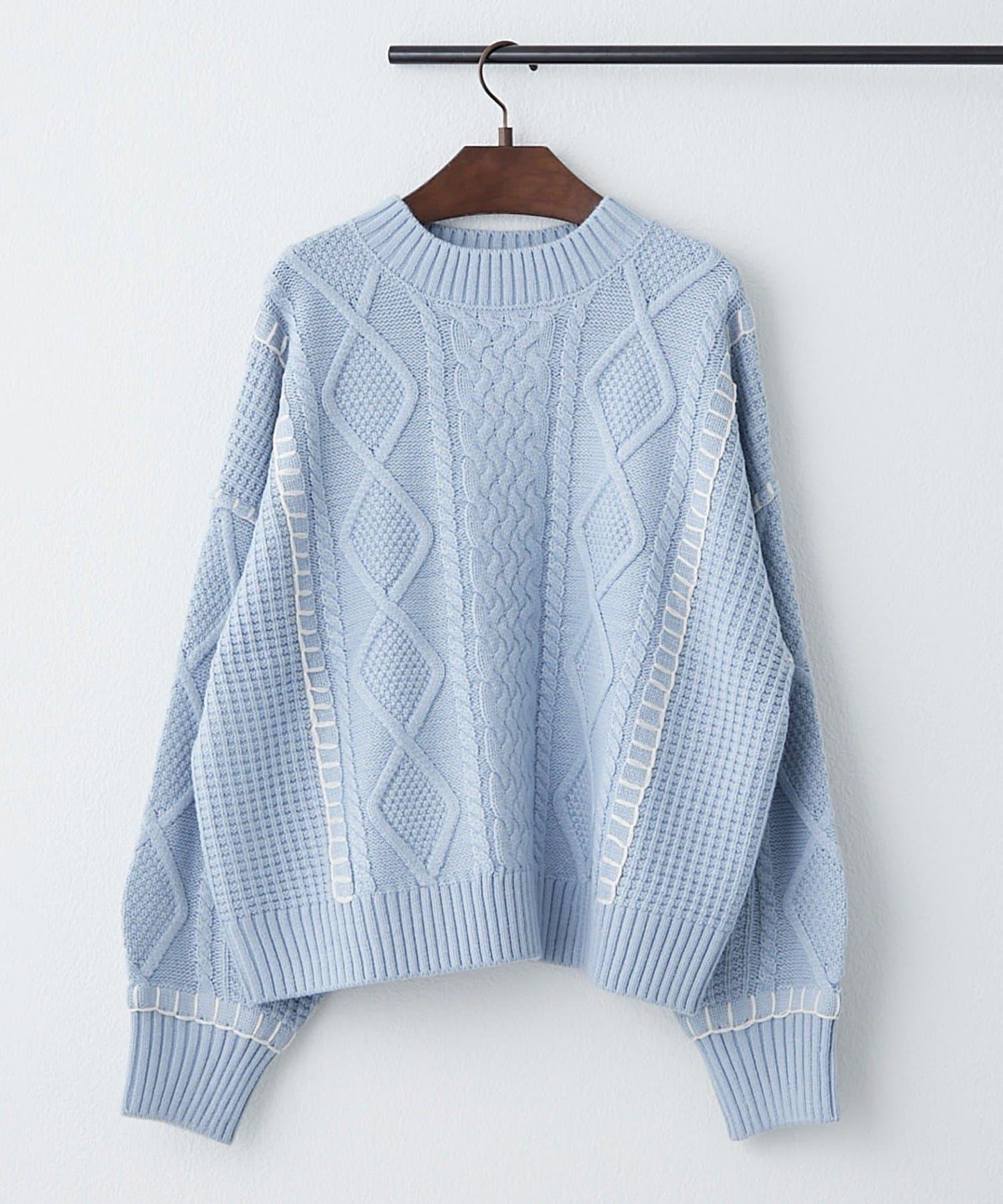 毯邊縫線麻花針織套頭衫