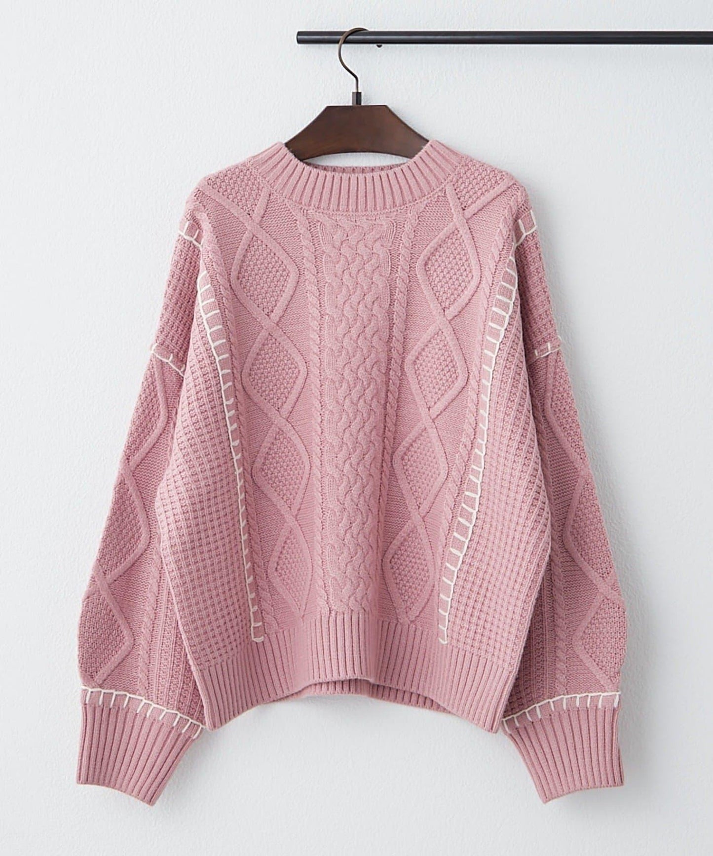 毯邊縫線麻花針織套頭衫