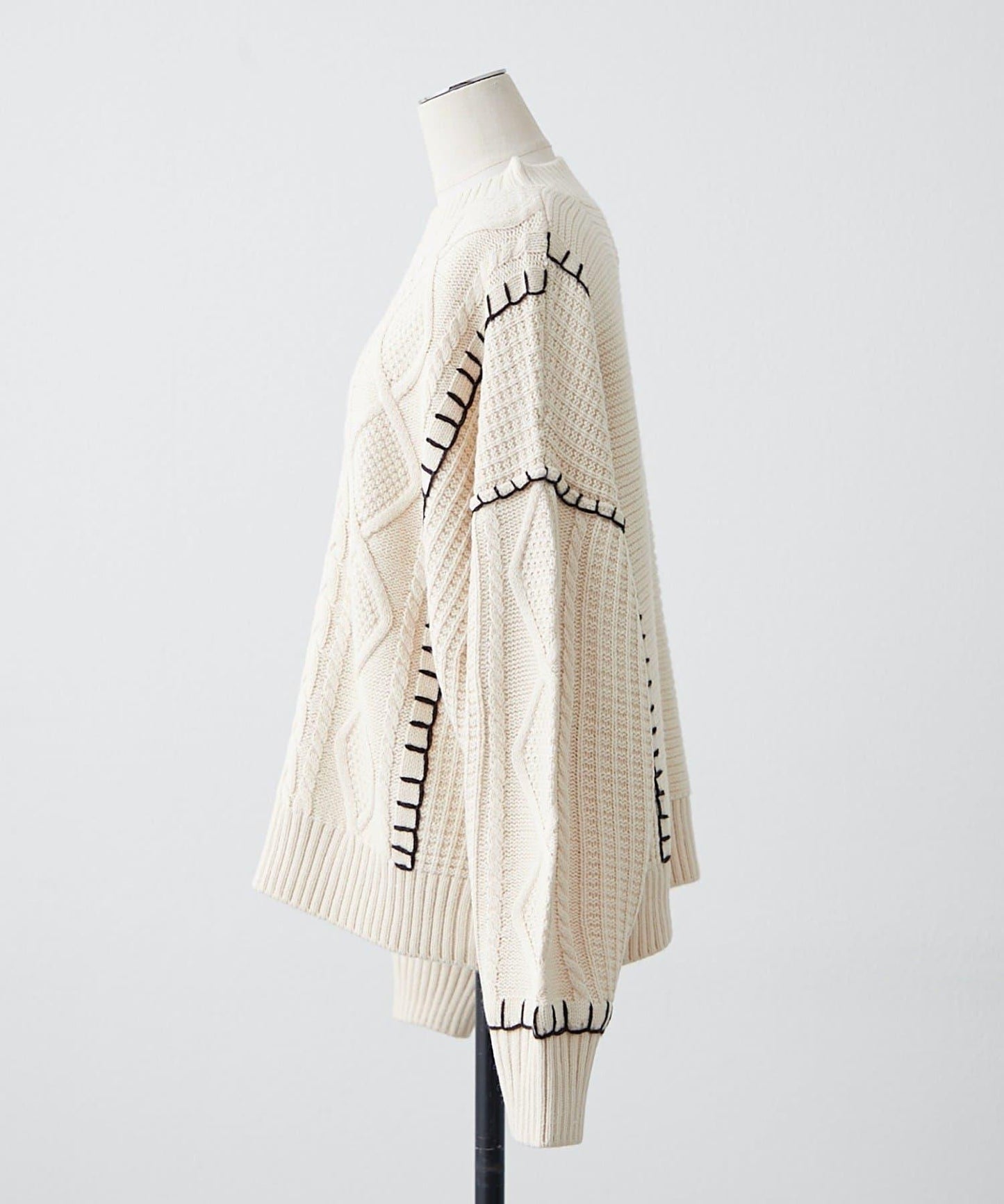 毯邊縫線麻花針織套頭衫