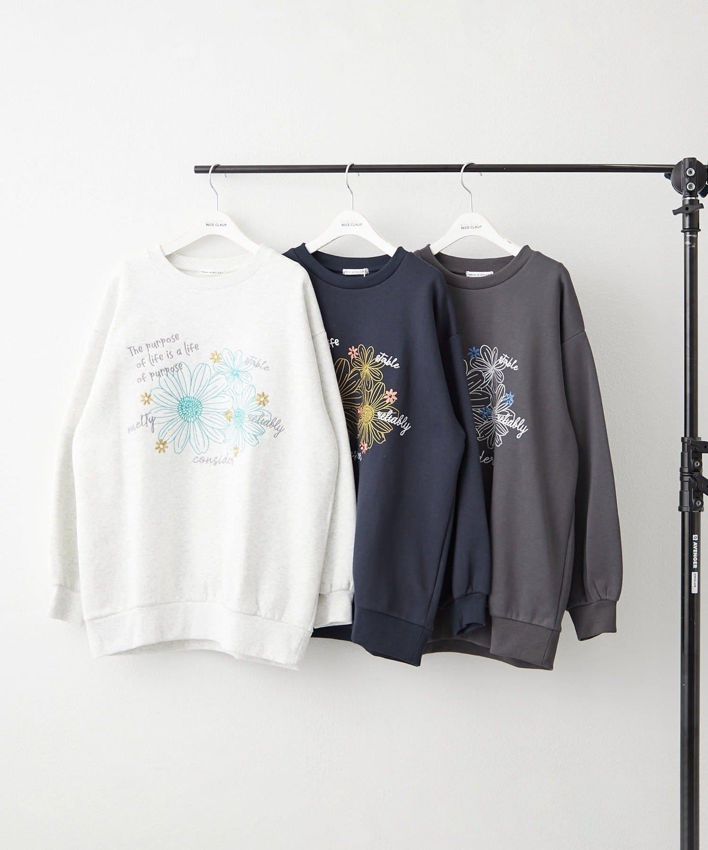 花卉與標誌拼接加絨套頭衫