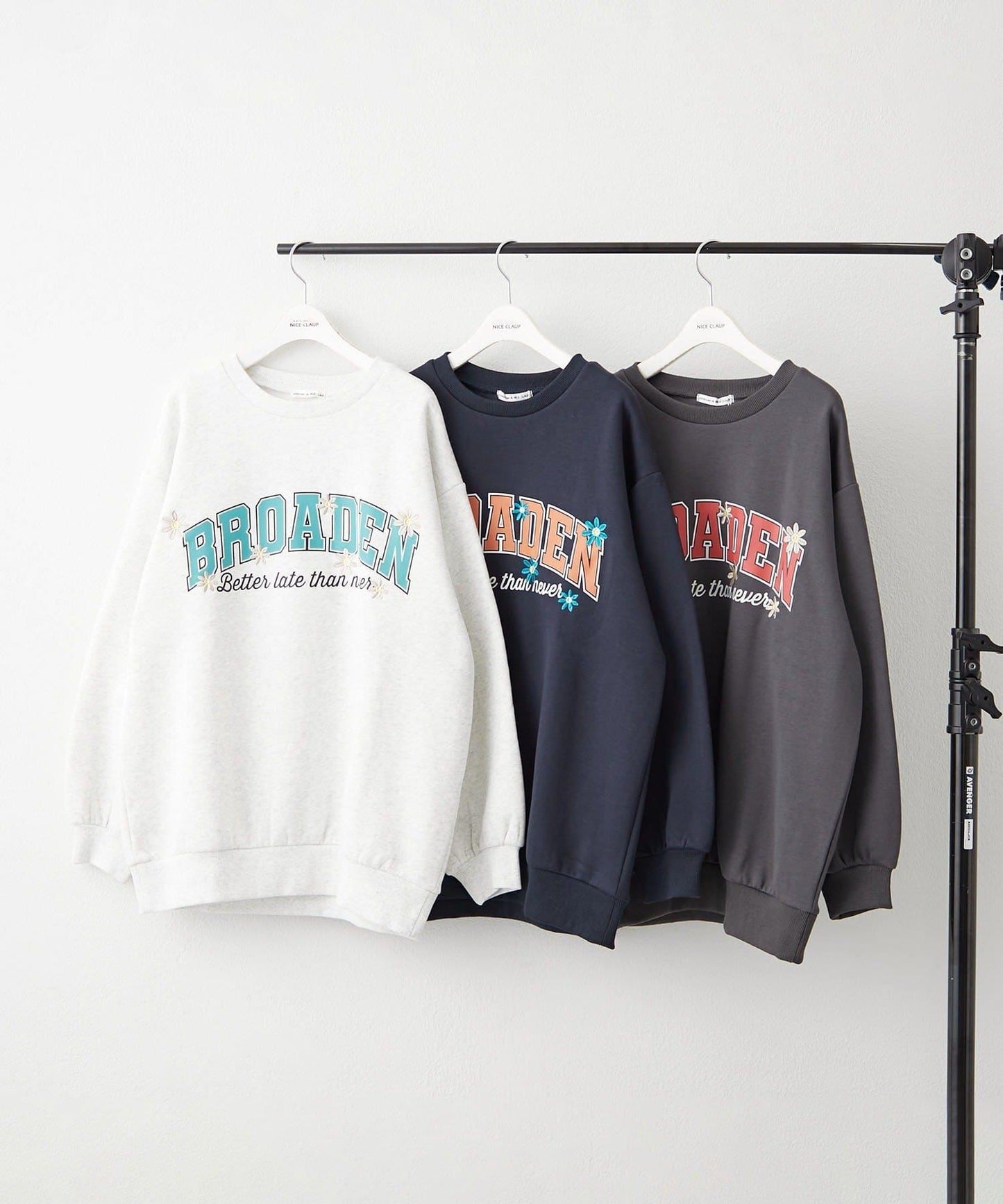 花卉與標誌拼接加絨套頭衫