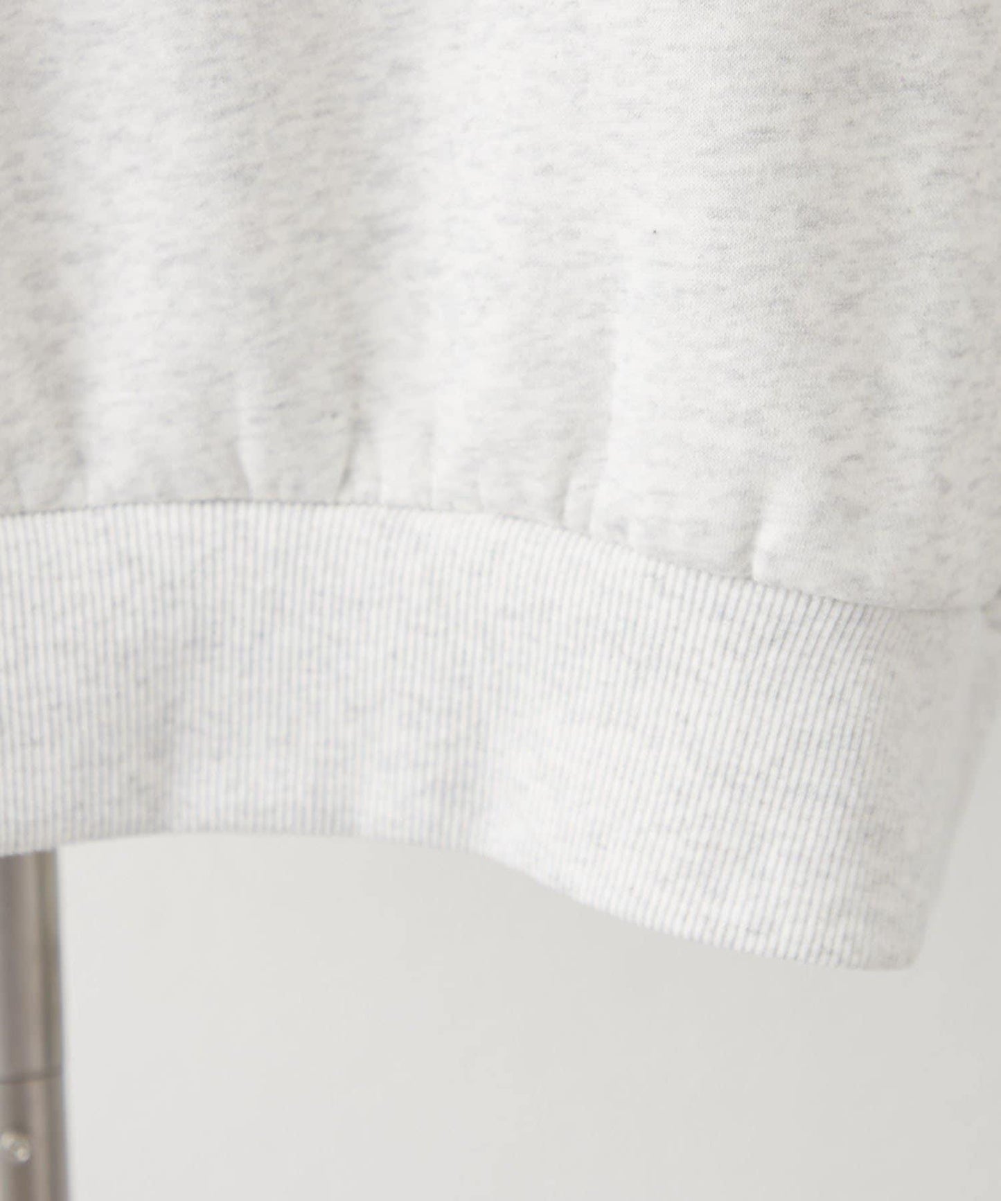 花卉與標誌拼接加絨套頭衫