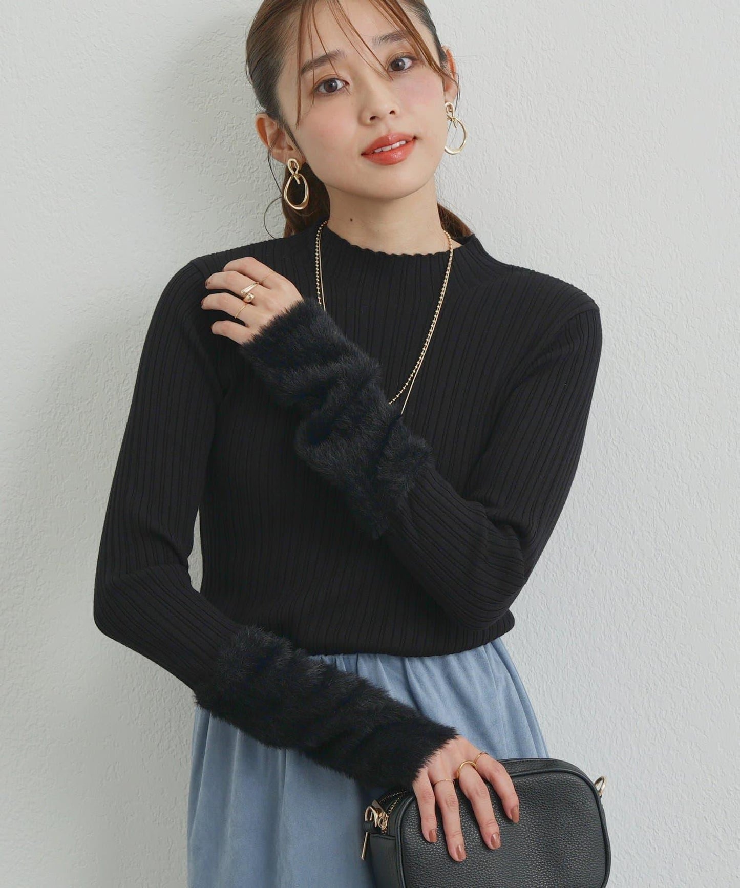 袖部毛絨拼接不規則羅紋針織衫